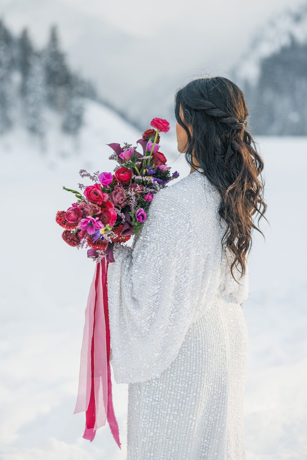  A bride holds her bouquet of flowers at Tibble Fork with golden light around her by Savanna Richardson Photography. #SavannaRichardsonPhotography #SavannaRichardsonBridals #WinterBridals #WinterWedding #TibbleForkBridals #UtahBridals #MountainBridal