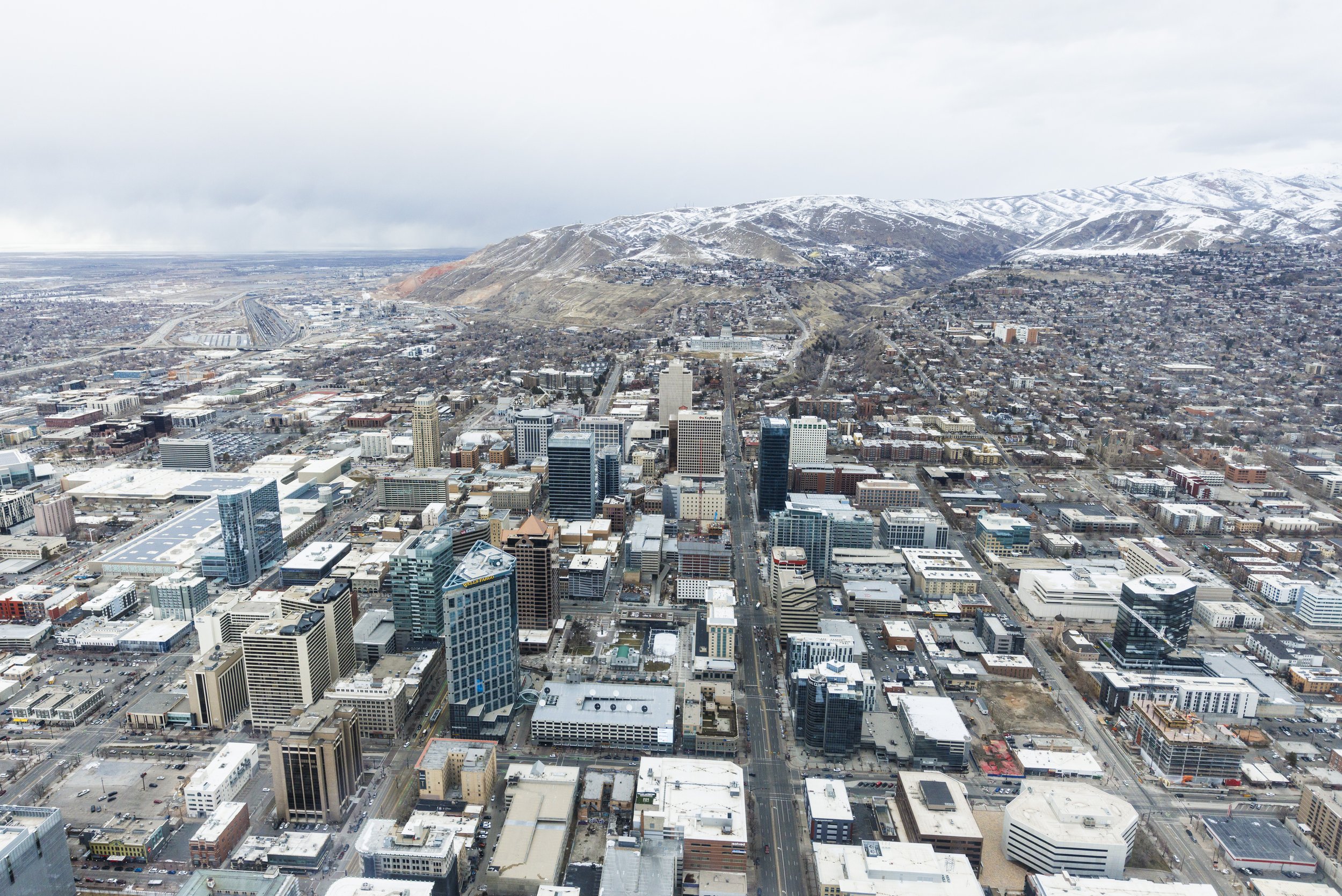  View of the Salt Lake City Valley by Savanna Richardson Photography during a helicopter proposal. lavish proposal engagement photography SLC engagements #SavannaRichardsonPhotography #SavannaRichardsonEngagements #utahproposals #helicopterproposal #