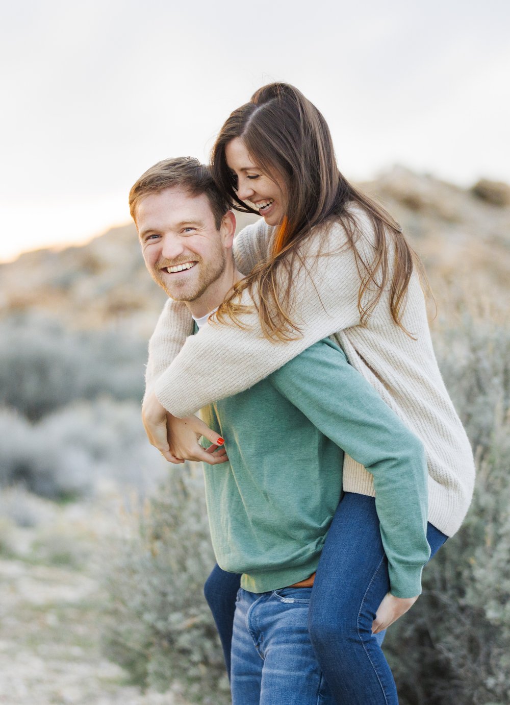  Authentic engagement portrait of a man and woman laughing by Savanna Richardson Photography on Antelope Island. laughing authentic engagement inspiration and ideas #SavannaRichardsonPhotography #SavannaRichardsonEngagements #UtahEngagements #Antelop