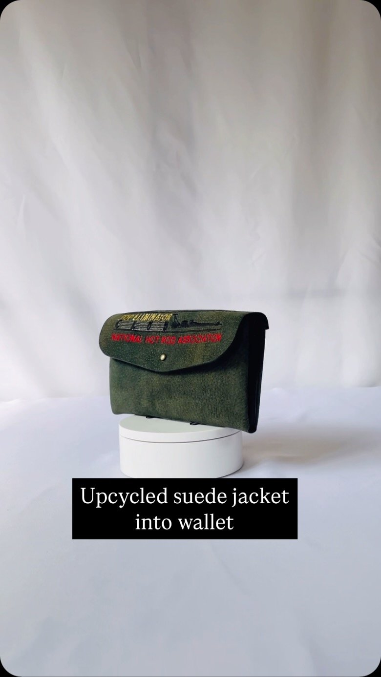 π£ Transforming a suede jacket into something new! βοΈπͺ‘
My husband’s aunt asked me to transform her late husband’s suede jacket into two special pieces she’d love to use. Here’s the 2οΈβ£nd creation! ππ€ I repurposed the origi