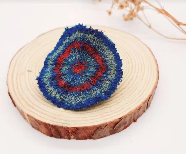 Embroidered Brooch - Plate Coral Blue-Red
