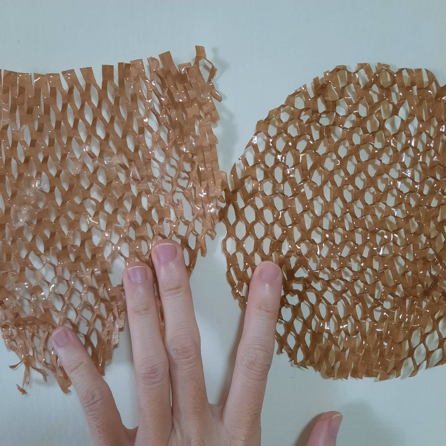 Treatment of paper before applying resin (L) and no treatment (R)