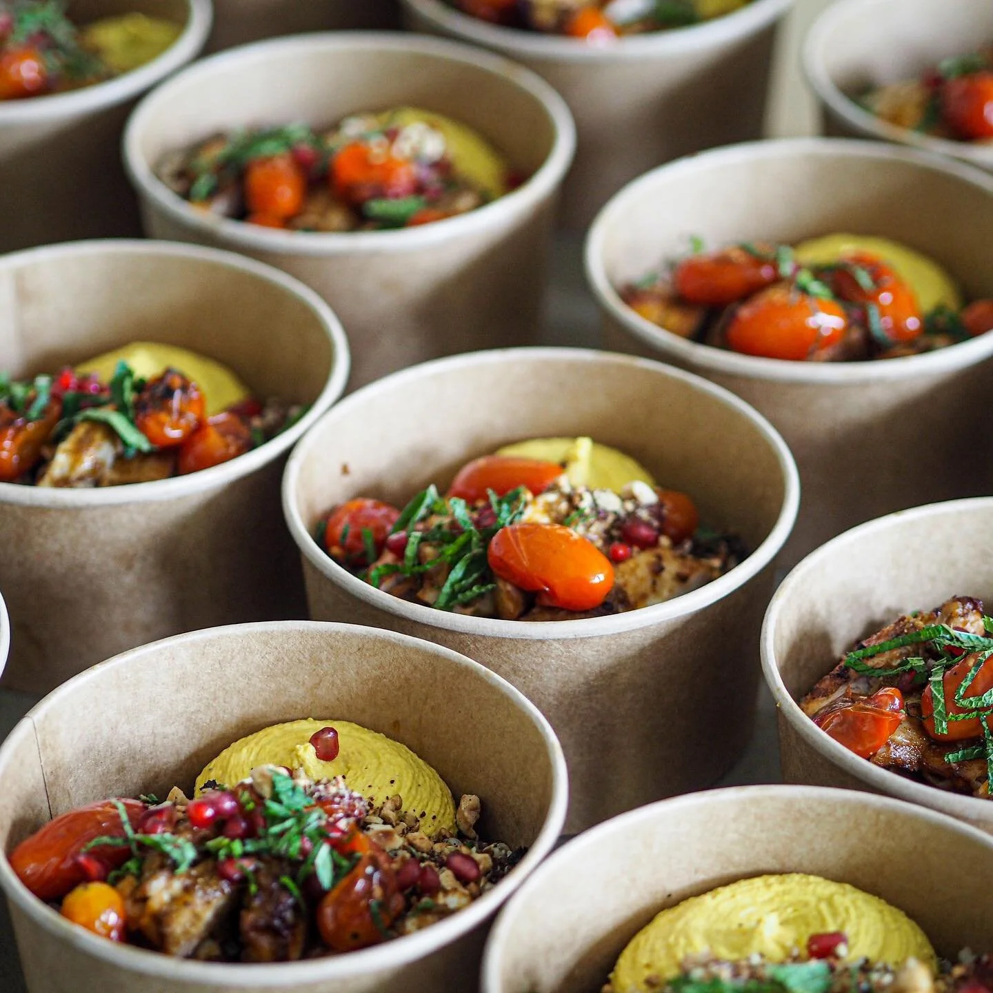 Shoot lunches going out last week. Grain bowls with harissa chicken, turmeric hummus, grilled tomatoes and dukkah and roasted butternut squash as vegan option. Drop us a line for any catering needs 💃🏼