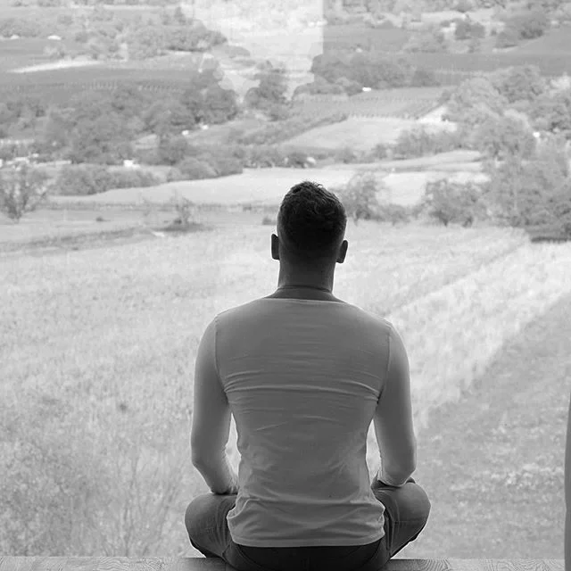 Eines der wichtigsten Werkzeuge, welches ich kennenlernen durfte ist MEDITATION 🧘&zwj;♂️ Egal wann und wo ich habe st&auml;ndig die F&auml;higkeit meine Gedanken zu beobachten, mich nicht mit Ihnen zu identifizieren und sie wieder gehen zu lassen. D