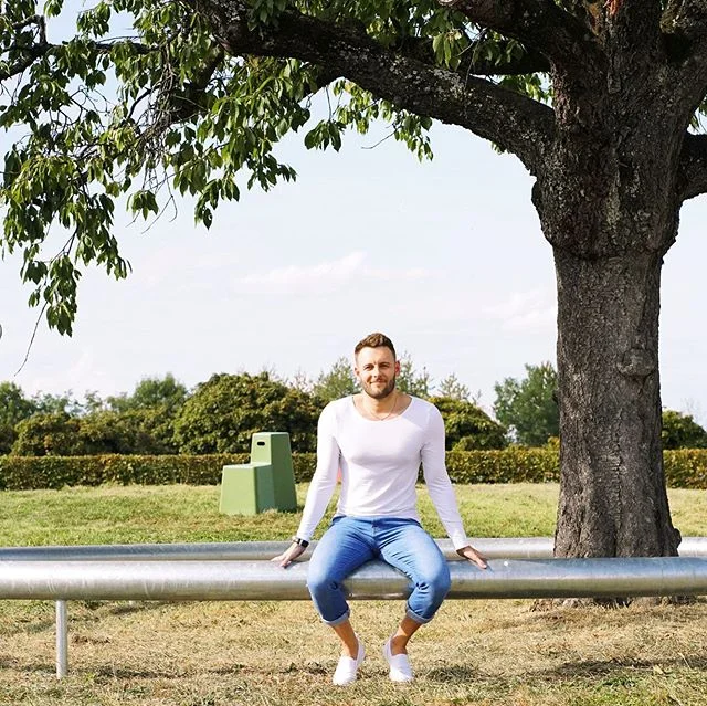 Ist #Hilfe annehmen ein Zeichen von #Schw&auml;che ?

Wer kennt nicht auch Menschen in seinem #Umfeld, denen man anmerkt, dass diese eigentlich Hilfe bei Ihren #Herausforderungen ben&ouml;tigen w&uuml;rden? Als Herausforderungen meine ich #Unzufriede