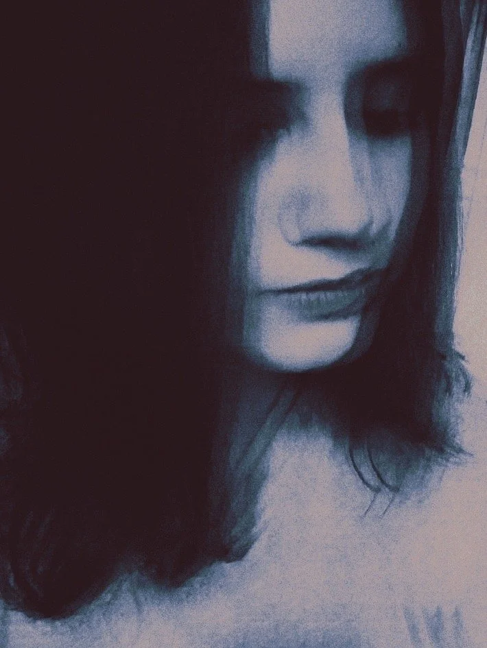 VICTORIA CARMILLA HAZEMAZE: El lado oscuro de la melancolía