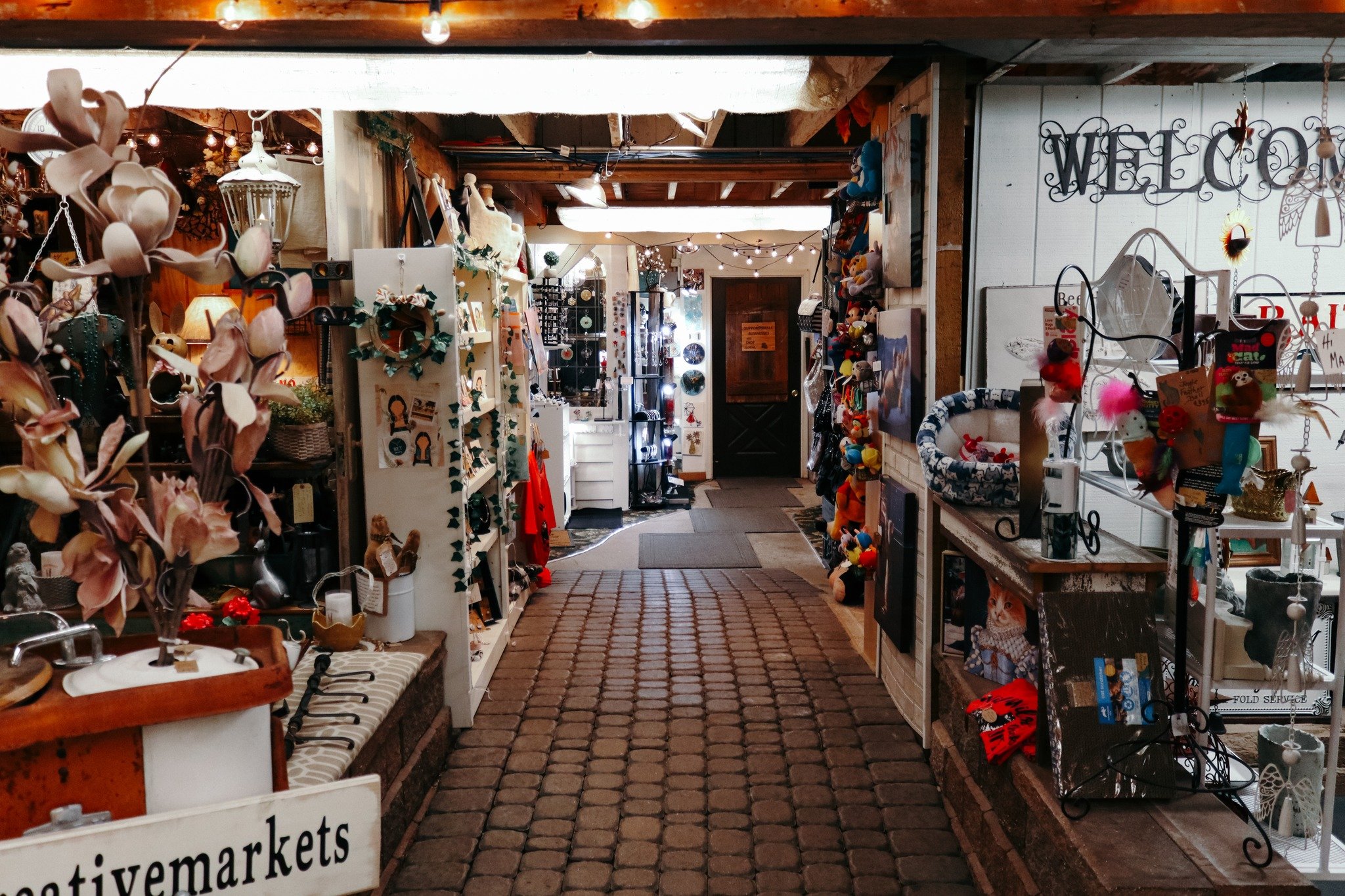 GRAB THEM A GIFT CERTIFICATE!

Need a creative gift idea for your friend or family member? How about a @prestigecreativemarkets gift certificate?! They'll be able to browse our 8,000 square foot rustic market featuring a ton of talented small shop ow