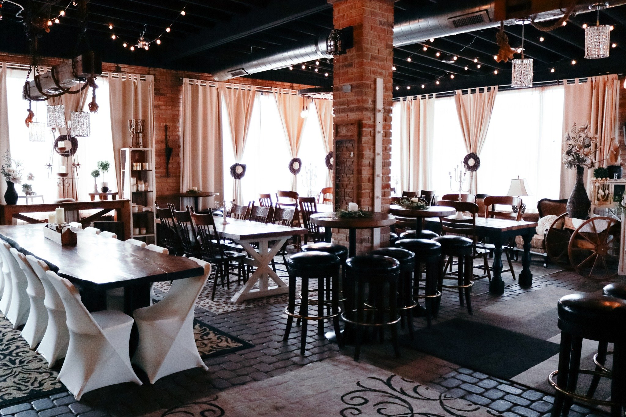 ARE YOU PLANNING A BABY SHOWER? 🍼

Our unique indoor courtyard is perfect for celebrating a mom-to-be! It features rustic brick + stone, lots of natural light, and a serving area. Check out our website for additional details about the space! Contact