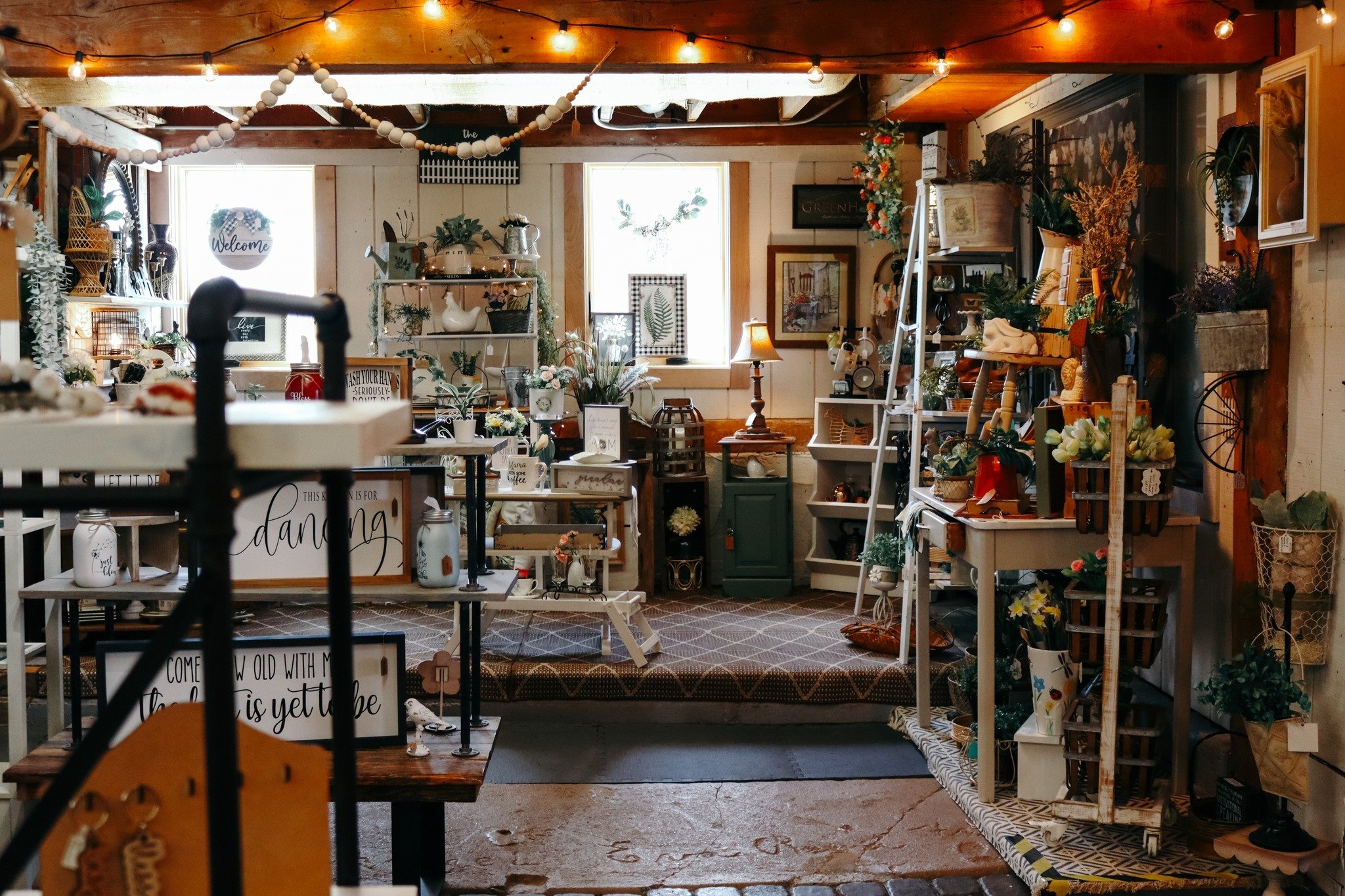 GIFT CERTIFICATES ARE AVAILABLE!

Need a creative gift idea for your friend or family member? How about a @prestigecreativemarkets gift certificate?! They'll be able to browse our 8,000 square foot rustic market featuring a ton of talented small shop