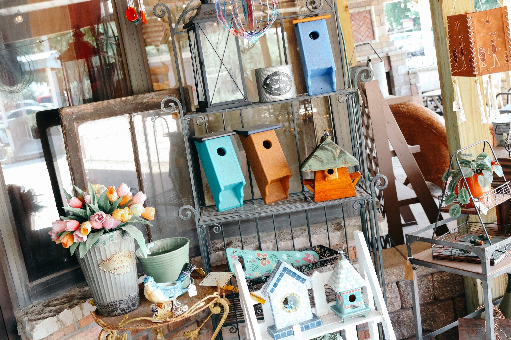 BRING HOME A BIRDHOUSE! 

Aren't these cute? We have other adorable outdoor items available at our market too, including feeders, lanterns, garden signs, and more! Stop by this weekend - we open at 10AM.

www.prestigecreativemarkets.com | 630-326-885