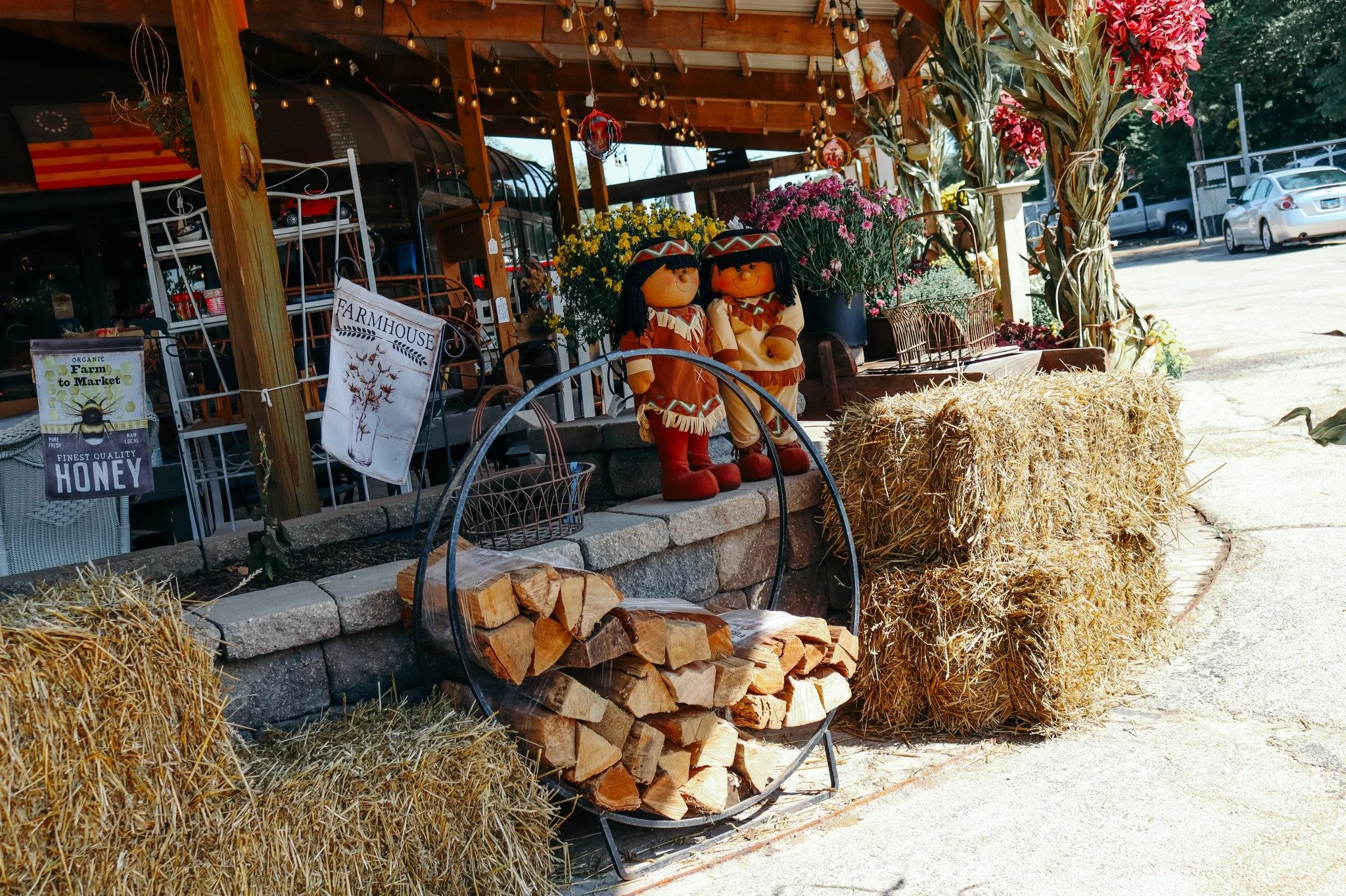 THE VINTAGE SHOP HOP CONTINUES!

This epic road trip is back for its' second and final day! Be sure to make @prestigecreativemarkets one of your stops during the Vintage Shop Hop today. Peruse over 90+ small shops and enjoy complimentary food samples