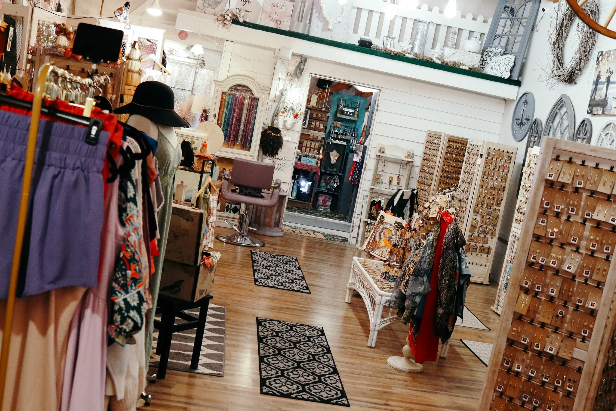 WANT TO GRAB A NEW LOOK?

Our market features a variety of boutique fashion pieces, purses and accessories, jewelry, hair accessories, fairy hair, and more! Find something for a night out or an upcoming holiday celebration - all in one spot! There's 