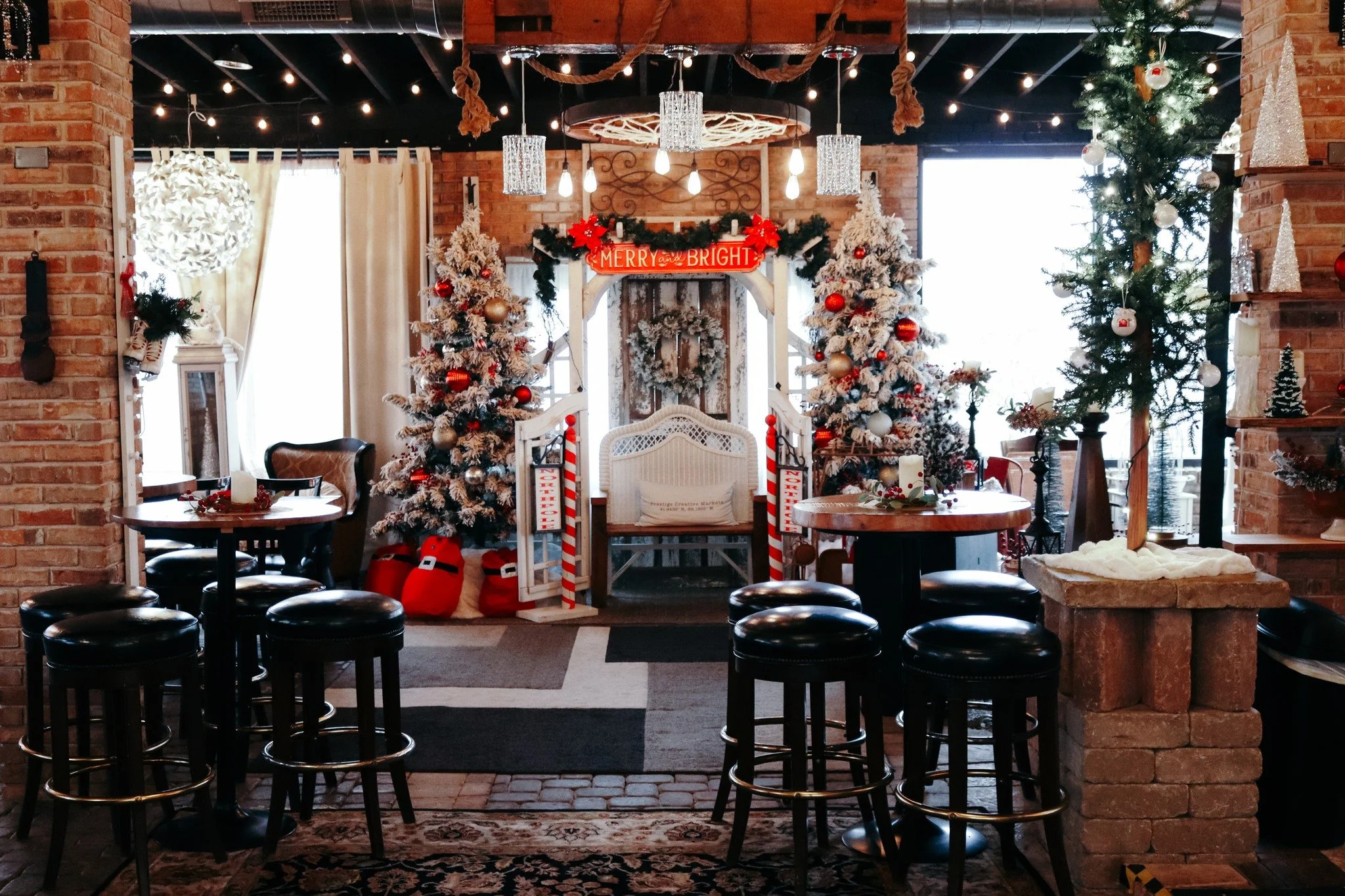 THESE SANTA TICKETS ARE STILL AVAILABLE! 🎅🏼

The following dates and ticket quantities are still available. All other sessions have been sold out. We encourage you to book your preferred date as soon as possible, and can&rsquo;t wait to share the m