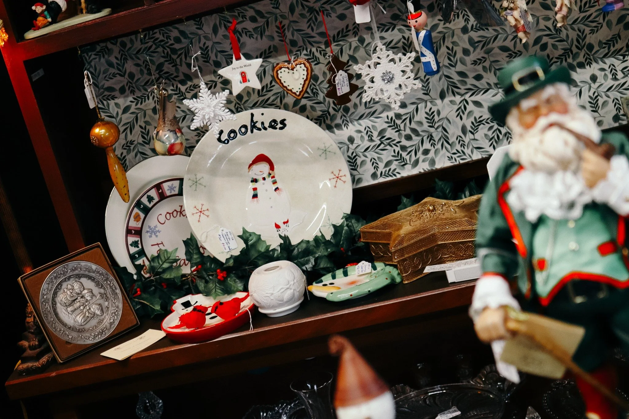 PERFECT FOR THE BIG GUY! 🎅

Looking for a fun plate to serve Santa's treats on this year? Stop by our market and find a festive dish for all of his cookies! We are open from 10AM - 5PM today for your holiday shopping.

www.prestigecreativemarkets.co
