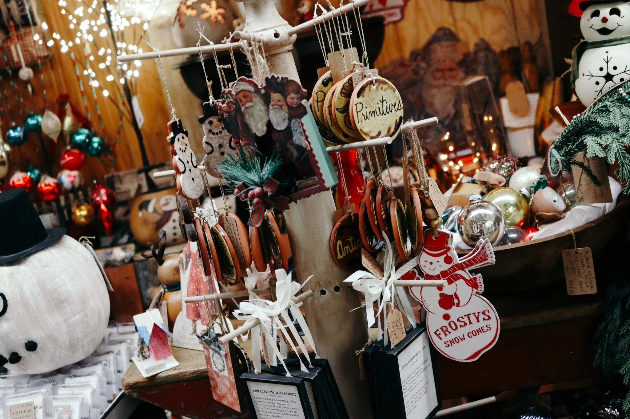 ORNAMENTS FOR THE TREE 🎄

Gift someone a thoughtful ornament, or snag a few to add to your collection! We have all sorts waiting for you to see. Come by the barn today and check them out. We open at 10AM!

www.prestigecreativemarkets.com | 630-326-8