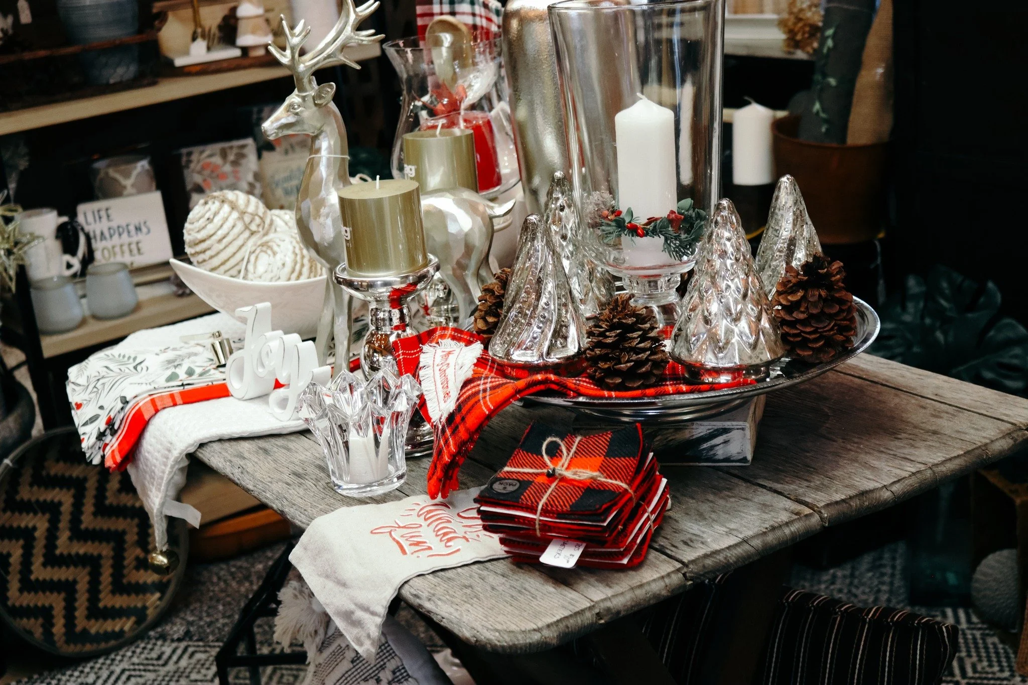 IT'S TIME TO DECORATE THE TABLE!

Need a few festive pieces for your Christmas tablescape? Stop by the barn and find the perfect holiday decor, candles, placemats, napkins and more. Join us Wednesday - Sunday this week!

www.prestigecreativemarkets.c