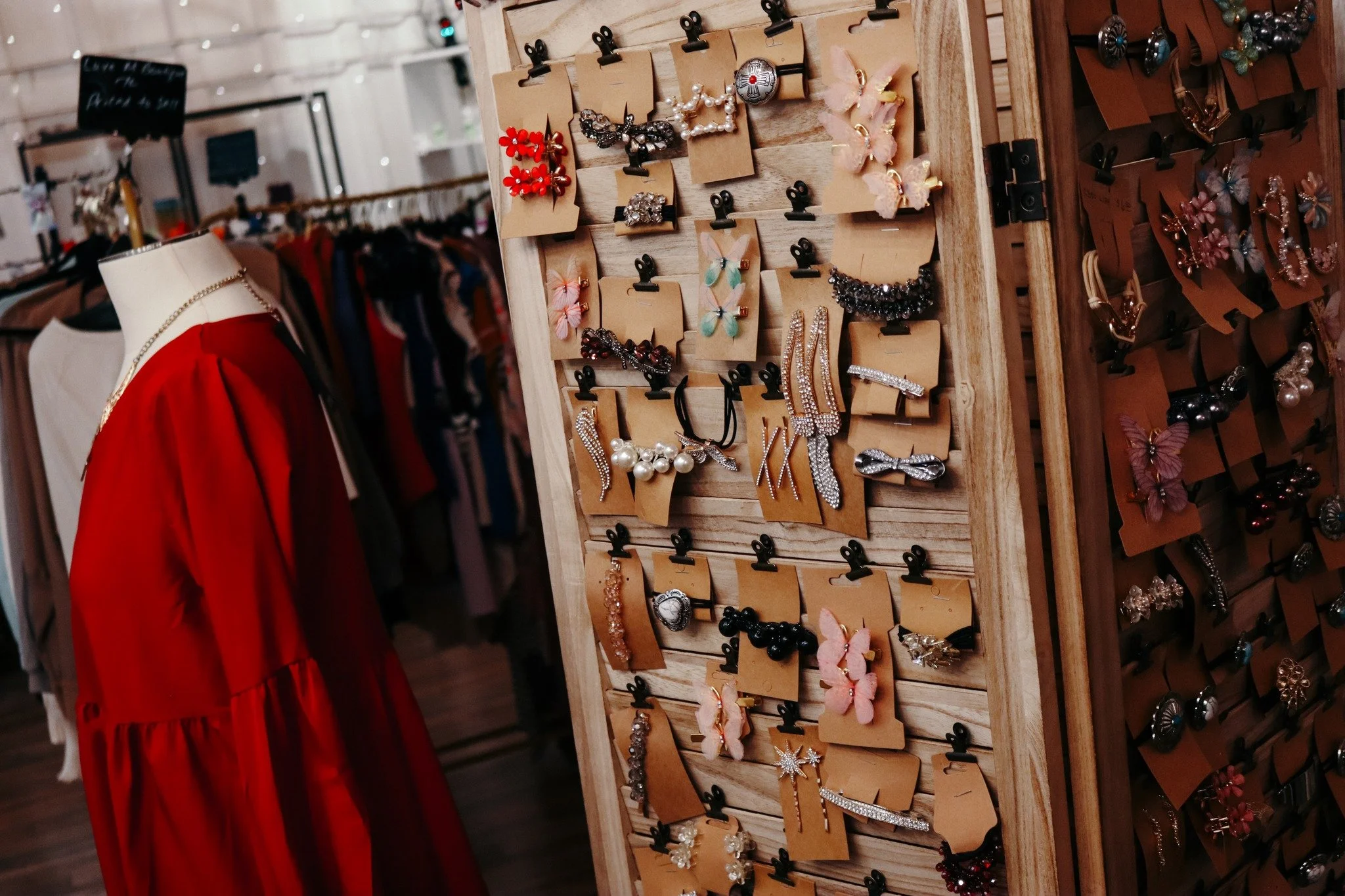 GOING OUT FOR NEW YEAR'S EVE?

Add a little something to your look! Along with boutique clothing and handmade jewelry, we also offer hair pins, clips, barrettes, and headbands for that extra pop. Stop in and grab something new!

www.prestigecreativem