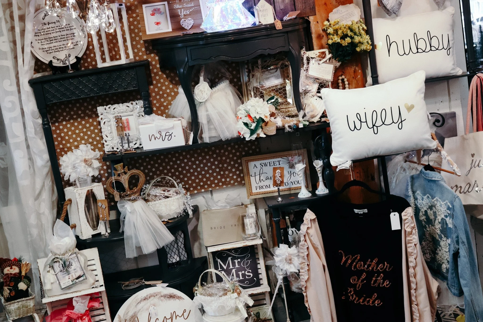 DO YOU KNOW A BRIDE-TO-BE? 💍

Visit the barn and pick up a unique gift for a shower, bachelorette party, or the big day! We also offer a gorgeous event space for all of your pre-wedding events. Want to check it out? We are open from 10AM - 5PM today