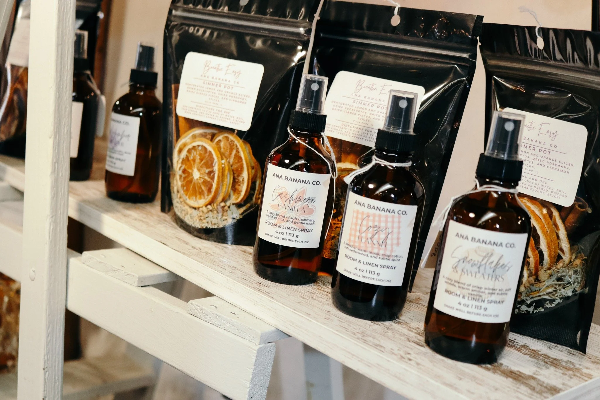 MAKE YOUR HOME SMELL NICE! 🍊

Find simmer pot kits, room &amp; linen sprays, and other enticing items for your home at our market. You'll have a blast browsing our spacious barn - come by this weekend!

www.prestigecreativemarkets.com | 630-326-8858