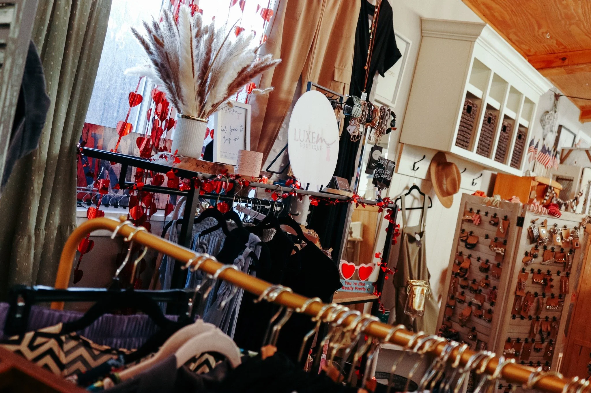 WANT TO GRAB A NEW LOOK?

Our market features a variety of boutique fashion pieces, purses, jewelry, hair accessories, fairy hair, and more! Find something for a night out or an upcoming celebration - all in one spot! There's something for everyone a