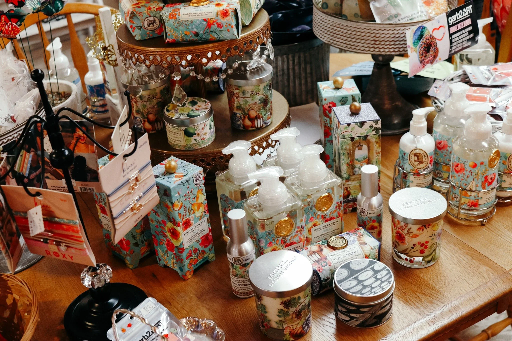 SPA DAY, ANYONE? 🌿

Our market features soaps, lotions, body butters, bath salts, sprays, and more! Stop in and grab a few items for yourself, or pick up a gift for a friend. We are open from 10AM - 5PM today.

www.prestigecreativemarkets.com | 630-