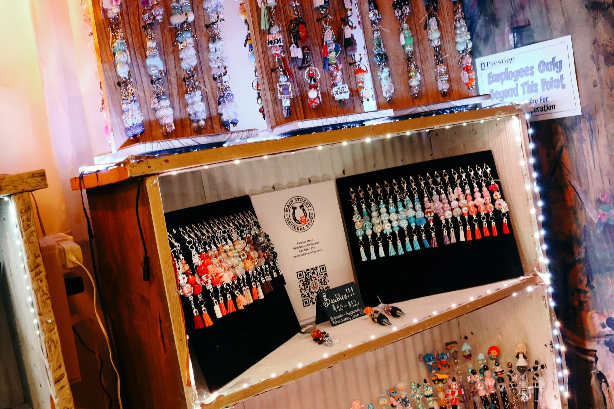 PICK YOUR BAUBLE! 

Have you seen our selection of baubles? Use them as a keychain, purse charm, zipper pull, and more! Stop in this week and find your favorite. We open tomorrow at 10AM!

www.prestigecreativemarkets.com | 630-326-8858 | 475 W Army T