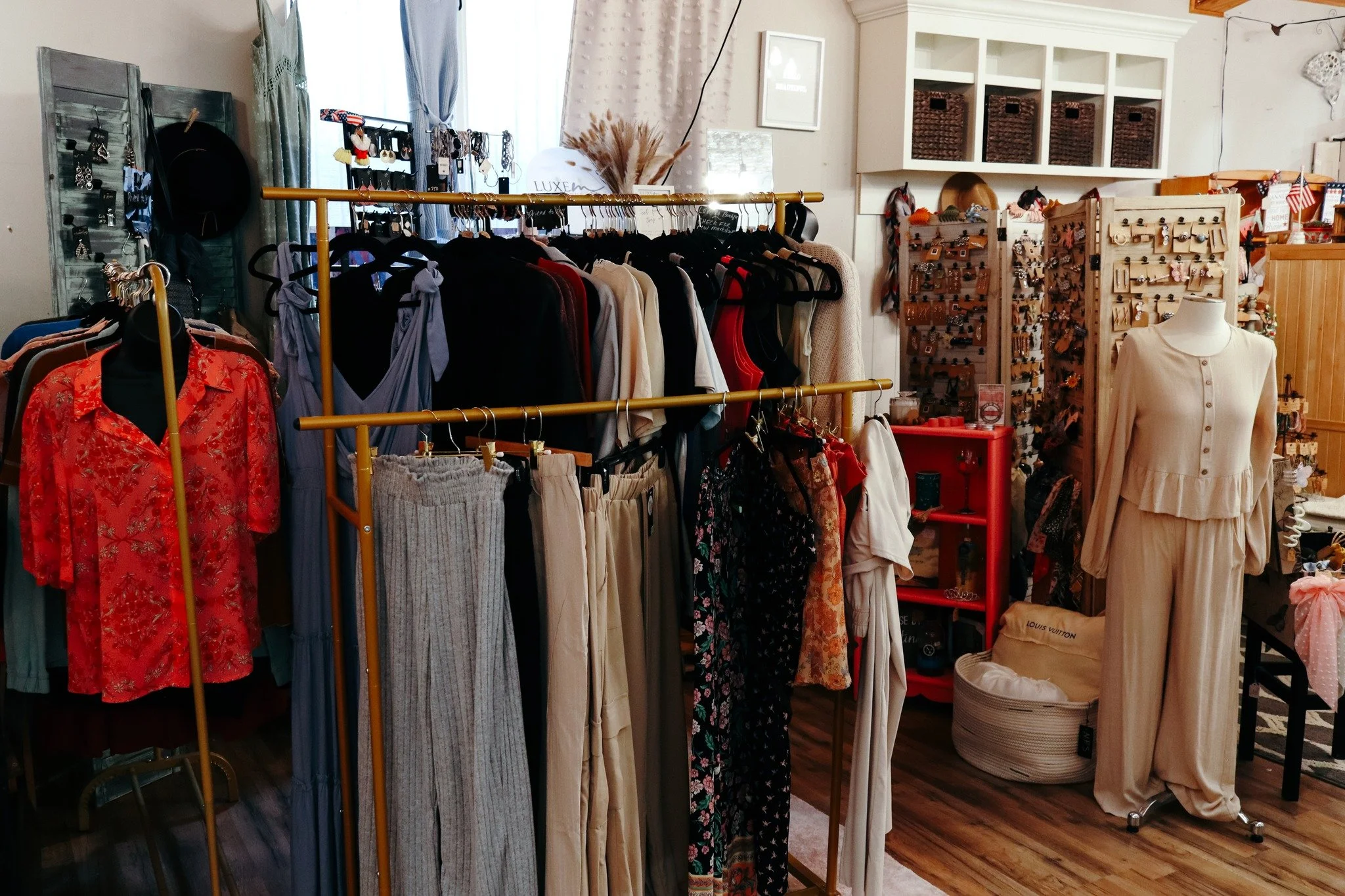 NEED AN OUTFIT FOR THE WEEKEND?

You'll love the selection of boutique clothing, accessories, jewelry, bags, and more at our rustic market! Find the perfect look for an upcoming outing with friends, or discover a piece that fits your everyday style. 