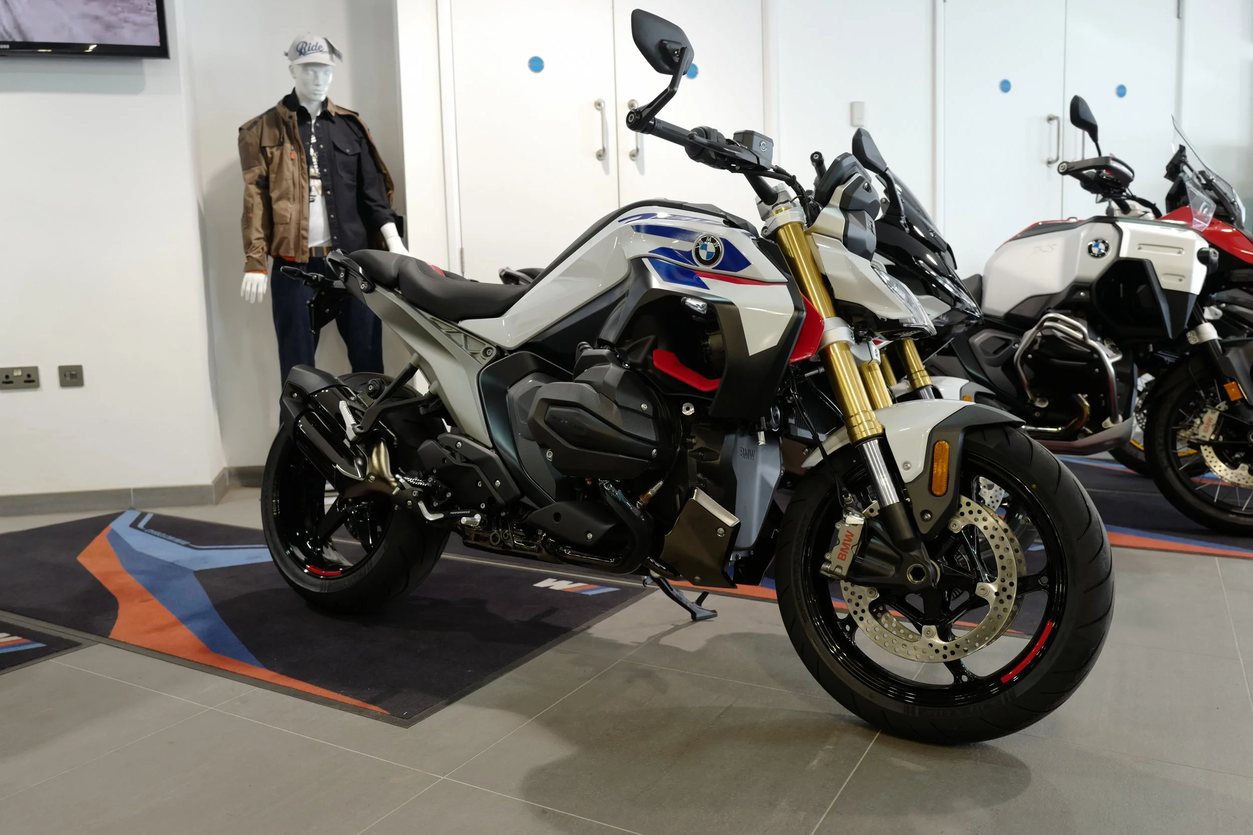 NEW BMW, R 1300 R SE