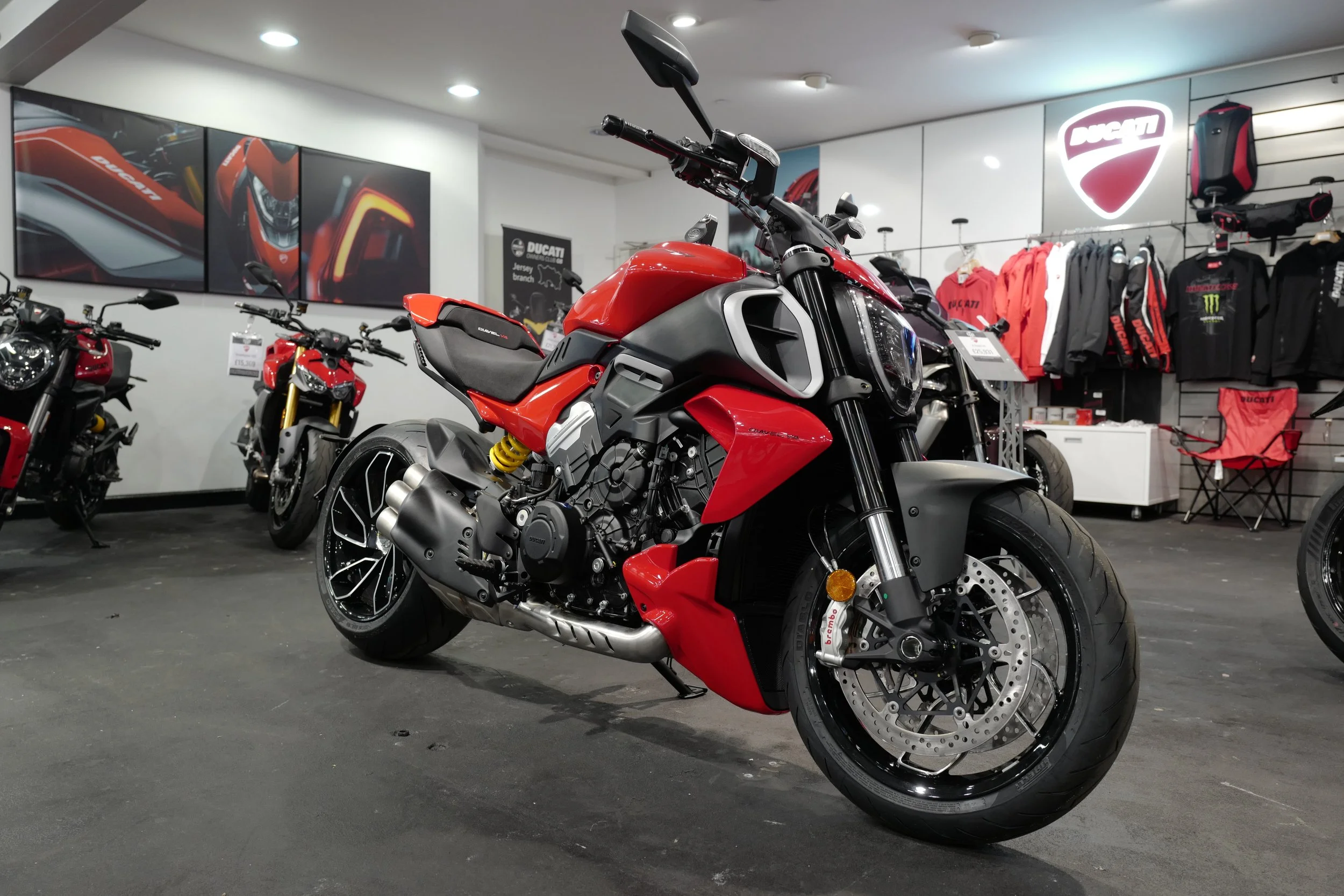 NEW Ducati, Diavel V4