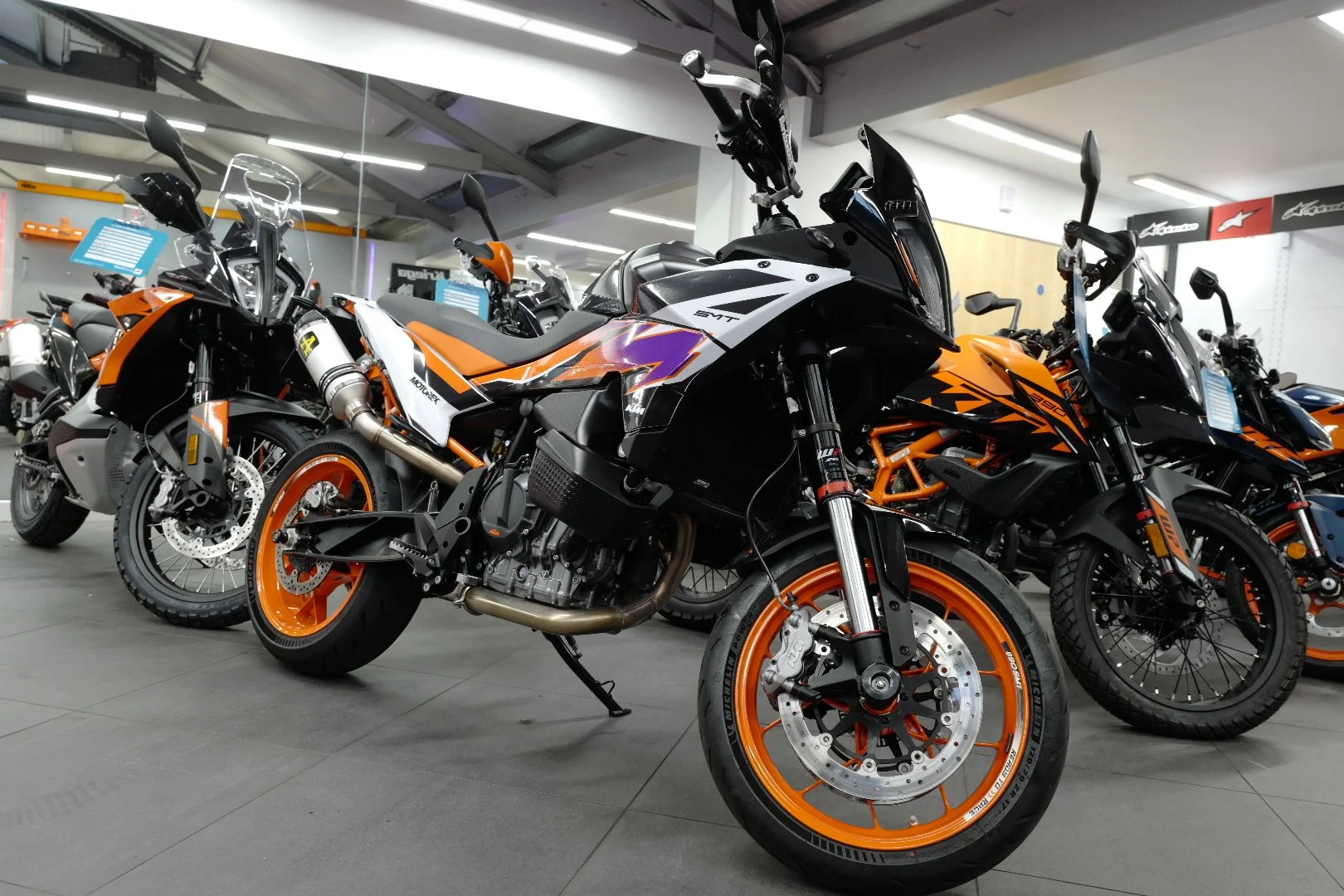 KTM, SMT 890