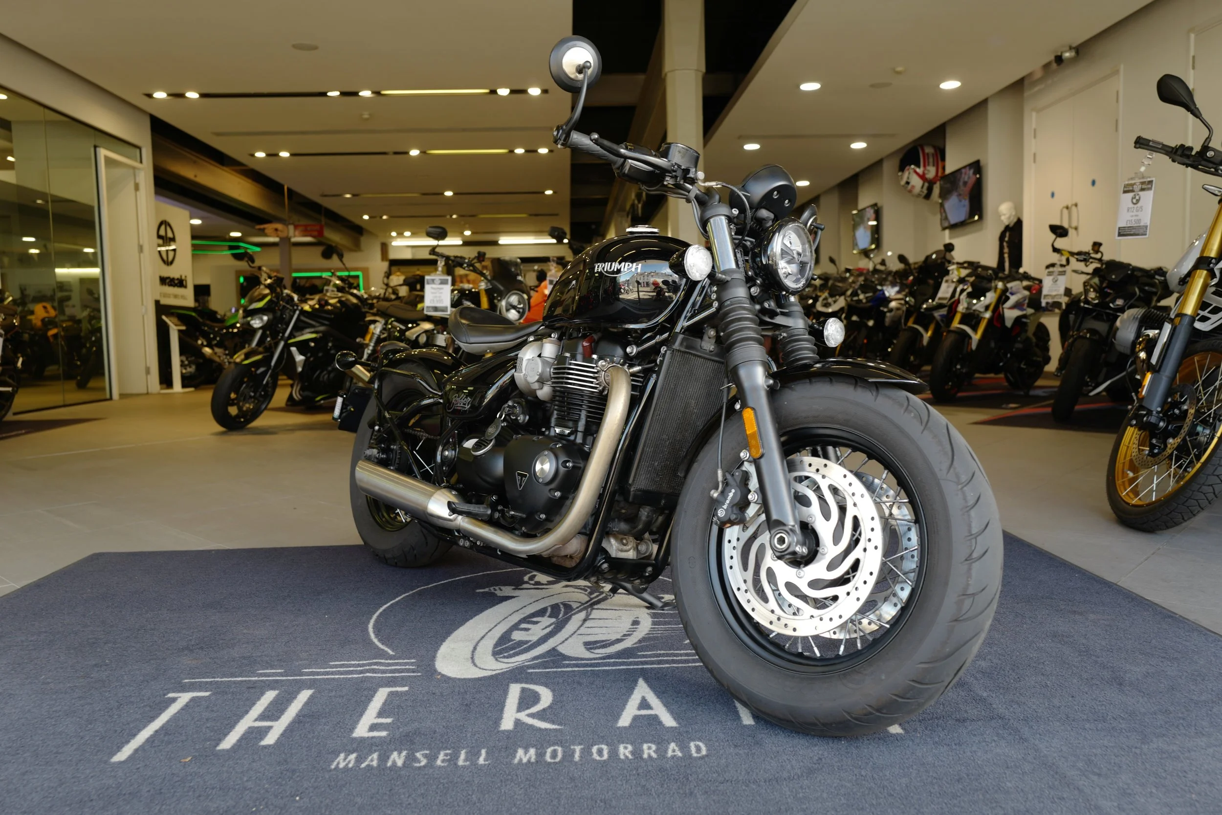 Triumph Bobber 2023.jpg