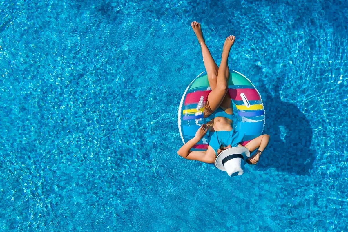 woman-swimming-pool-01-1.jpg