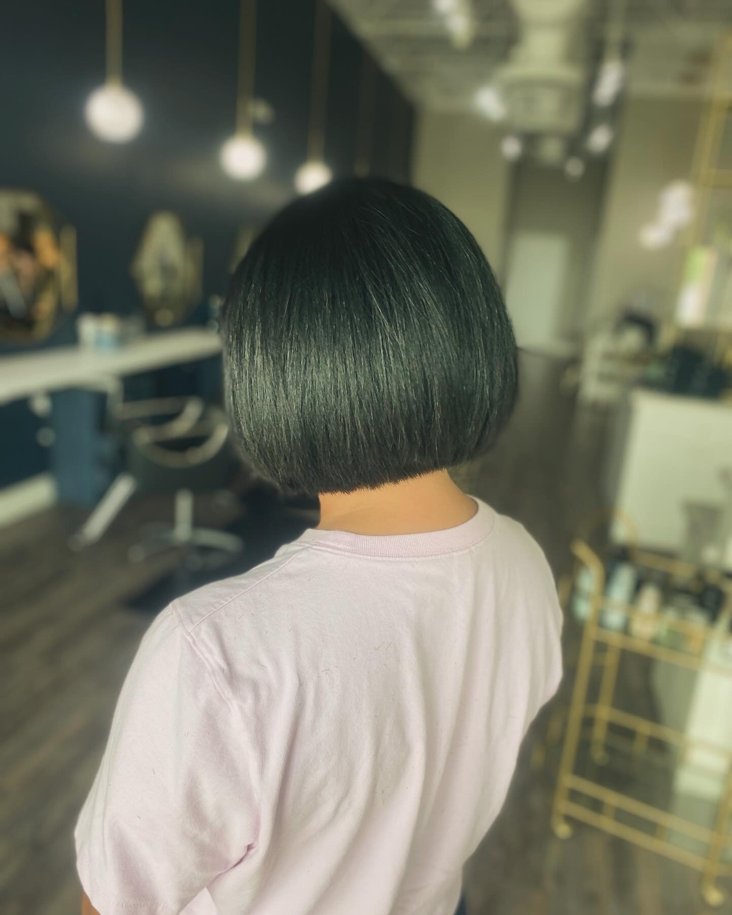 Bobs are in! Straight line detail bob on this gorgeous woman. Cut by @reginaatroucou #bobhaircut #houstonstylist #summerhair #bob