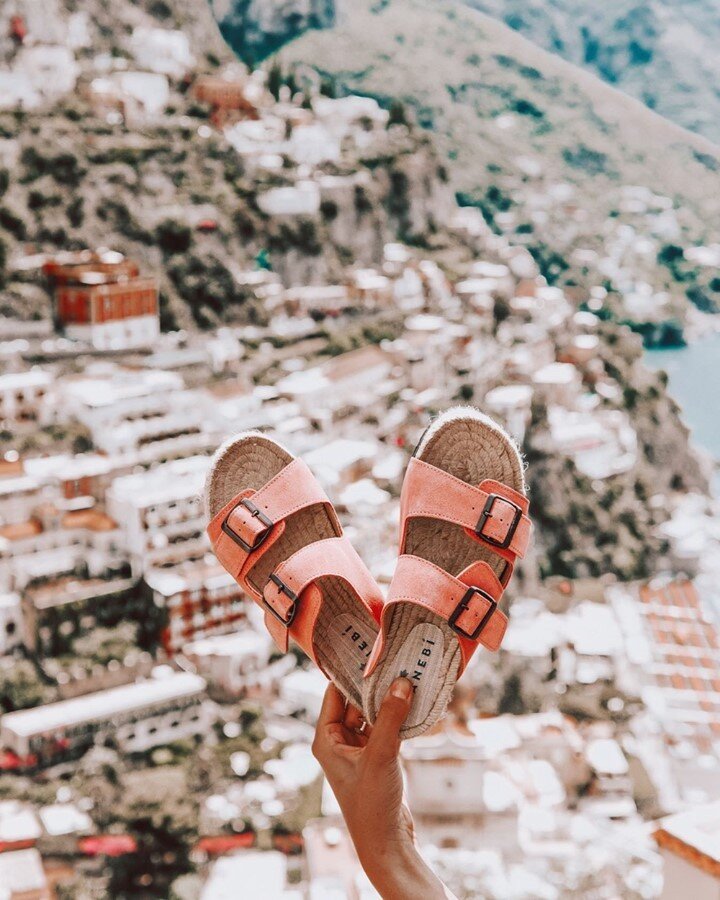 🩴 Slides are pretty much an essential part of our summer uniform. From the sand to the streets, these are some of our favs of the season. Happy shopping!⠀⠀⠀⠀⠀⠀⠀⠀⠀
⠀⠀⠀⠀⠀⠀⠀⠀⠀
🔗 Link in bio to see our slide guide!⠀⠀⠀⠀⠀⠀⠀⠀⠀
⠀⠀⠀⠀⠀⠀⠀⠀⠀
📸 @manebi⠀⠀⠀⠀⠀⠀⠀⠀