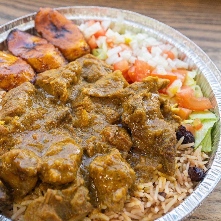 Our Curry Lamb will surely hit the spot! Served on a bed of rice and peas with fried plantain and salad. 🤤

Open for takeaway and delivery until 11pm today!
⁠.⁠
.⁠
.⁠
#moimoiisland #maginhawagroup⁠
.⁠
.⁠
.⁠
.⁠
#suya #africanfood #westafricanfood #af