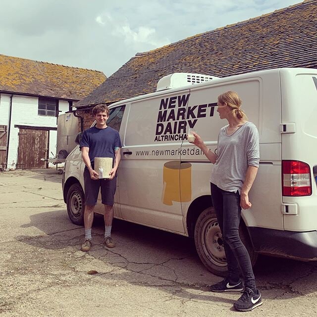 So good to see George from @newmarketdairy here yesterday, here we are on the yard admiring the van signage (nicely coordinating with the lichen 😳) before he drove off to restock with other cheeses (and meat from @shropshiresalumi 💪) really good to