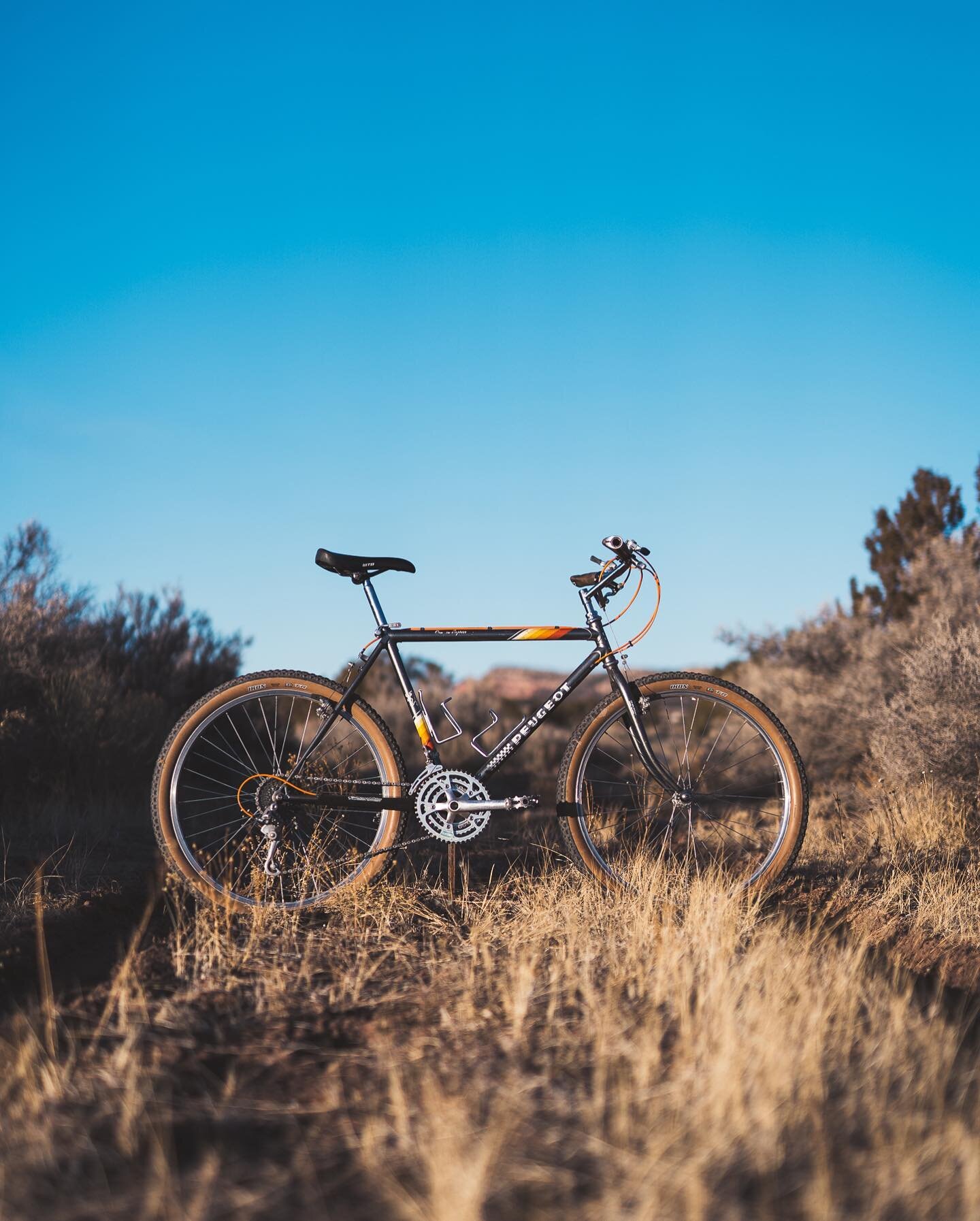 I really loved reviving this old Peugeot for the exact same reason I love rez cars. For as dated and neglected as this rig was when she first came into the @silverstallionbicyclecoffee, it cleaned up incredibly well. I feel proud to have transformed 