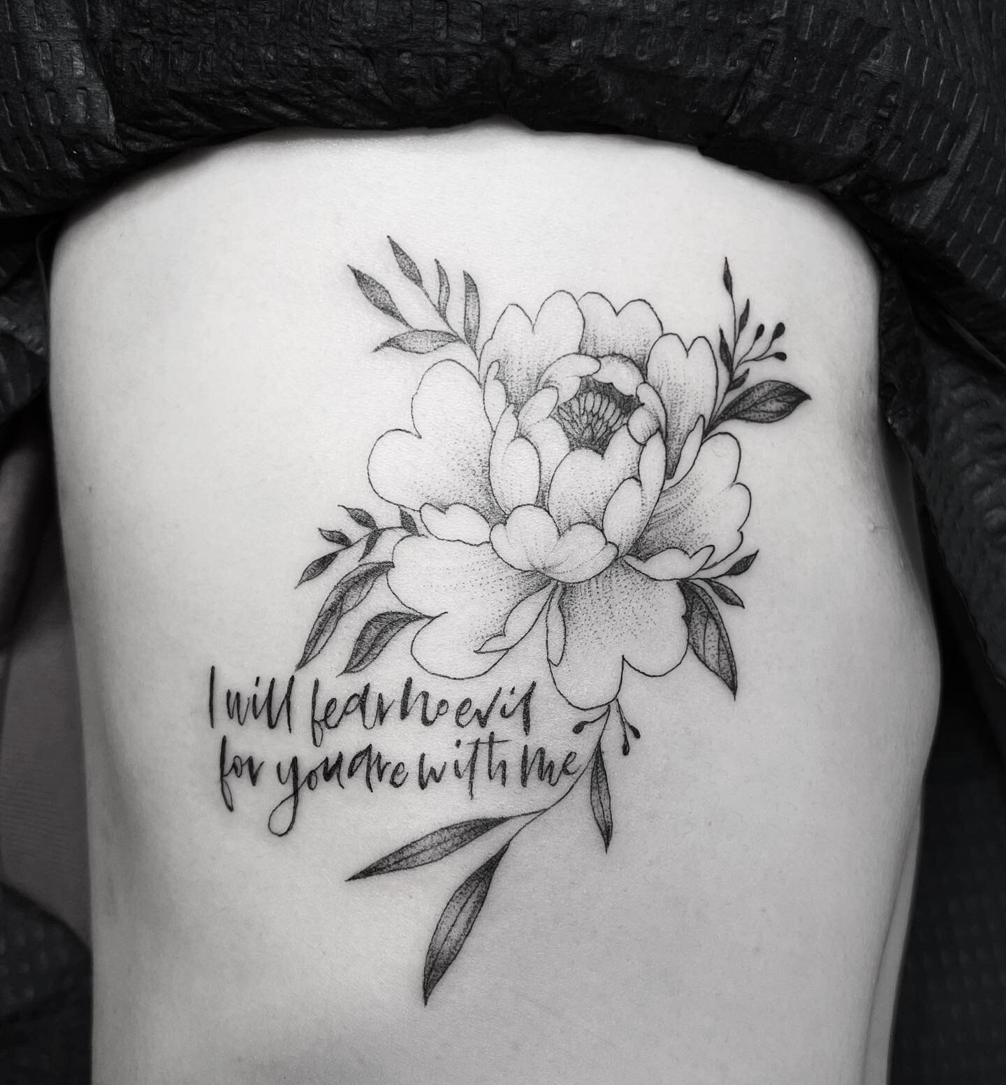 A collaboration with the amazingly talented @kianahopetattoo 🤍
Her beautiful line work and ability to capture the nuance of my lettering is nothing short of incredible. She is the go-to girl for this level of detail.
&bull;
All florals are hers 🌟
&