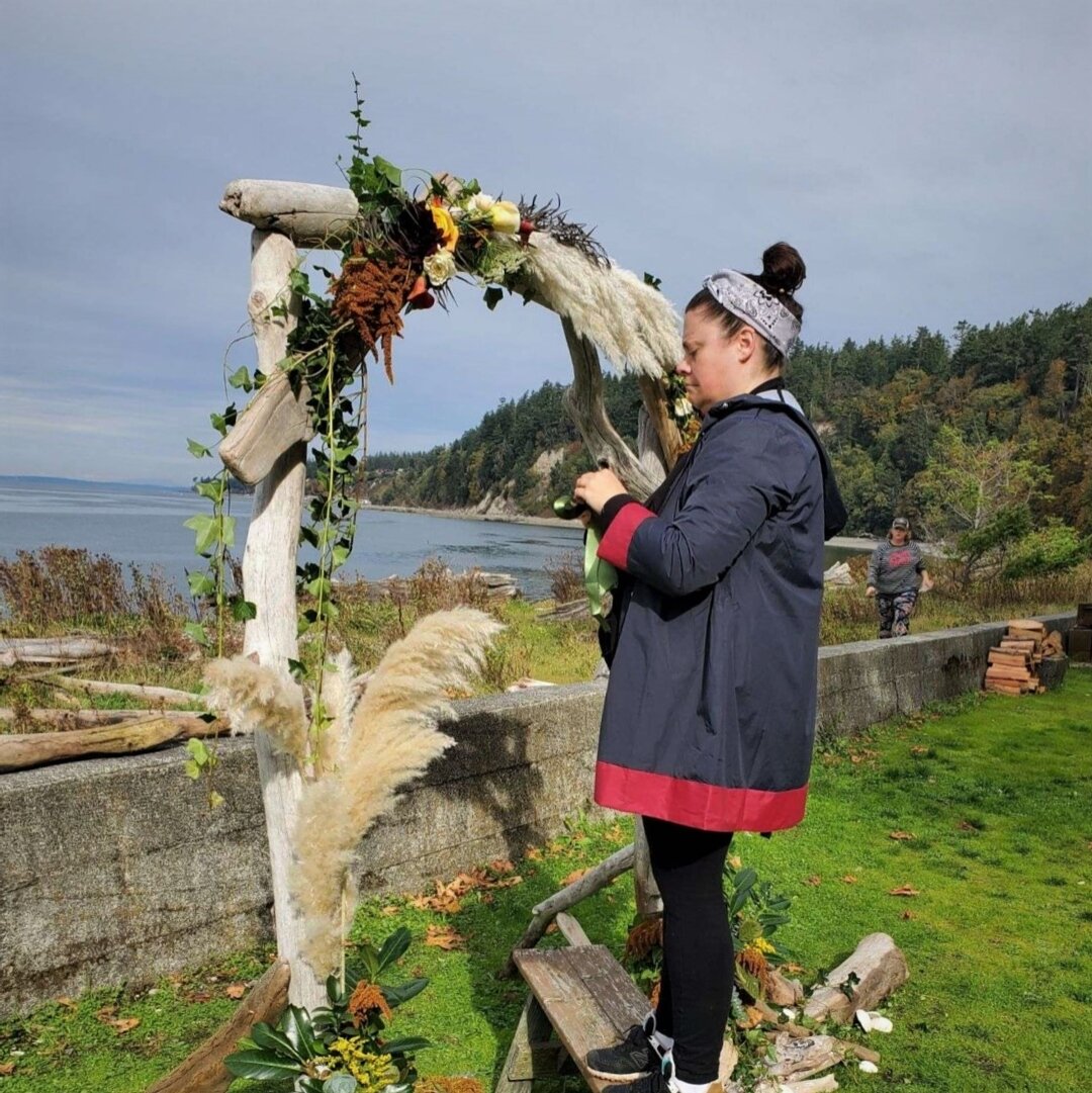 More from Annie and Jake's Camano Island wedding over the weekend. The couple made their own driftwood wedding arch, which we accented with flower sprays, pampas grass, ivy and sea shells to create the PNW bohemian beach vibe requested by the bride. 