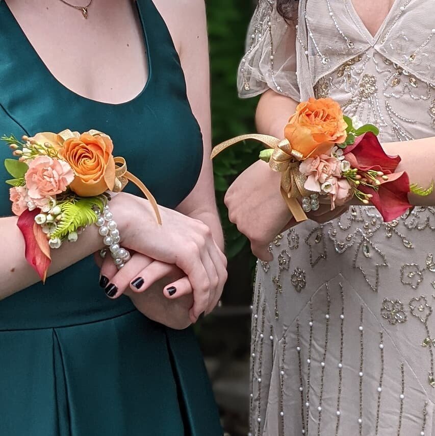 &quot;Senior Celebration&quot; (the event formerly known as prom) for my bestie's daughter means corsages for them and an extra fancy rose bouquet for my dining room table. 😍🌼🌹💐

#seattleweddingflorist #specialoccasionflowers 
#seniorprom