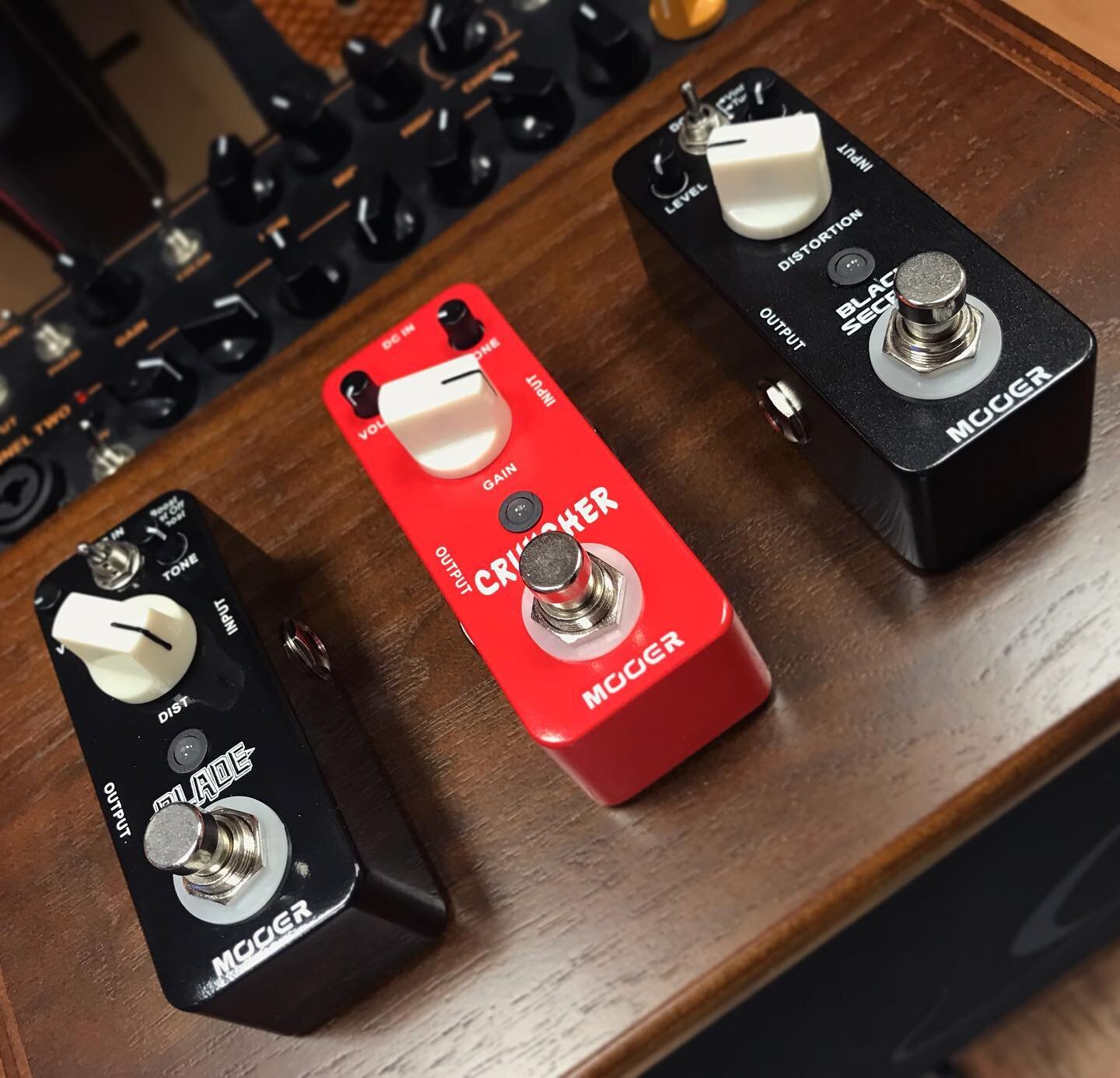 Not sure exactly what distortion sound you want? Why not have them all!
These @mooeraudio micro distortion pedals are the perfect stocking filler for the guitarists in your life.. 🎄 🎸