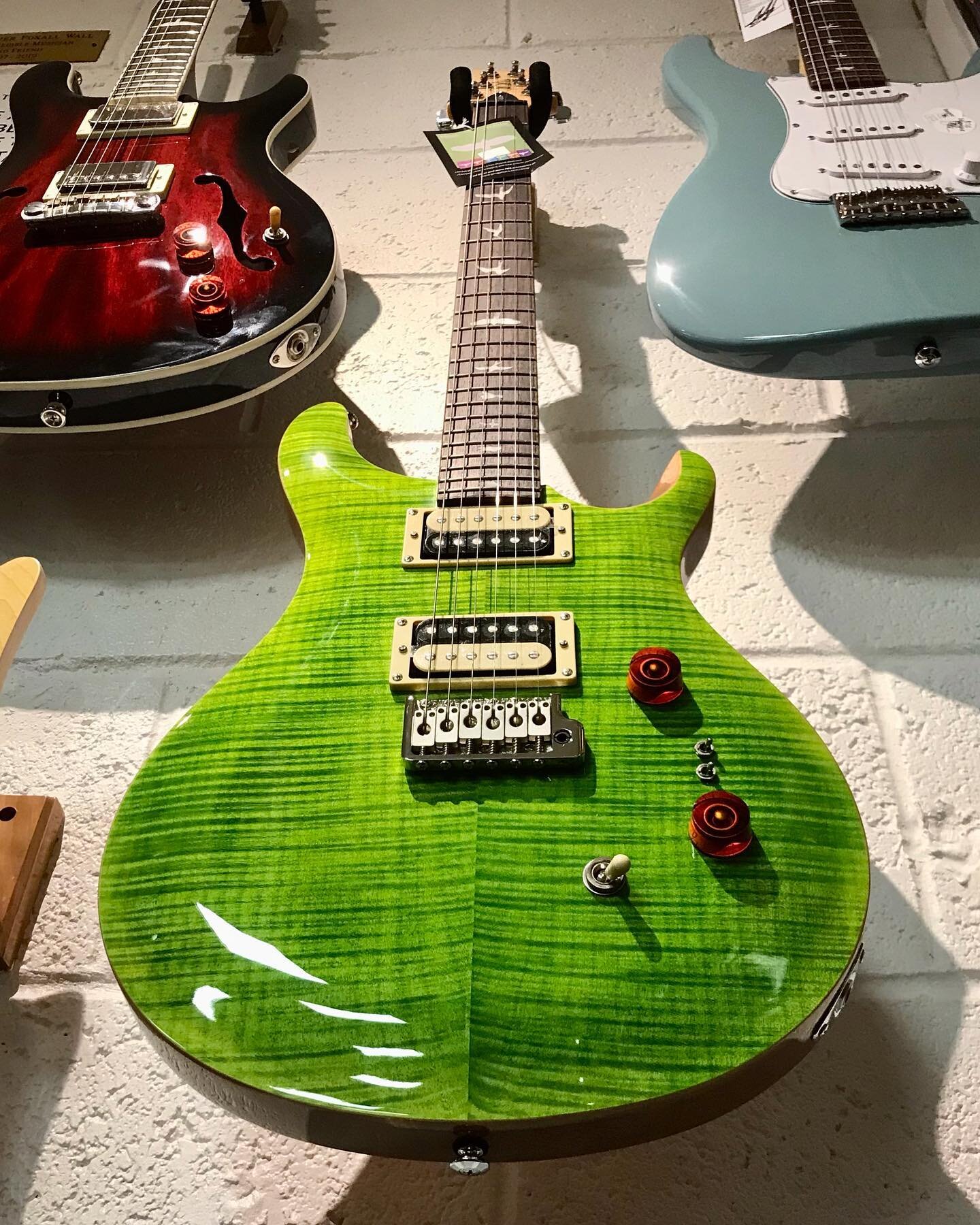 Talking of Nathan&rsquo;s lovely PRS&hellip;. It&rsquo;s back in stock with us now! @prsguitars SE Custom 24/08 Eriza Verde 🐍
Snap it up before another member of staff buys it&hellip;.