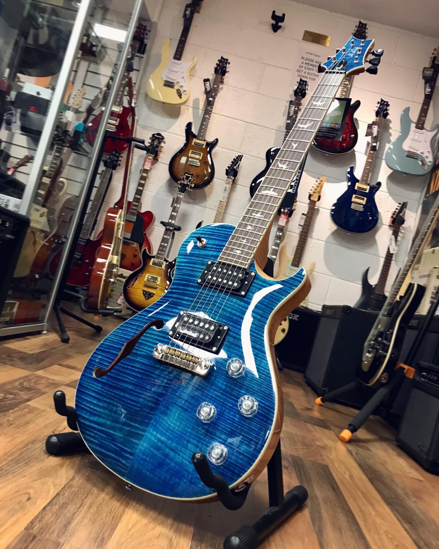 Here&rsquo;s what you voted to see 👀 
@prsguitars SE Zach Myers in Myers Blue 🌊 
PRS never cease to amaze us with their stunning guitars! 🔥