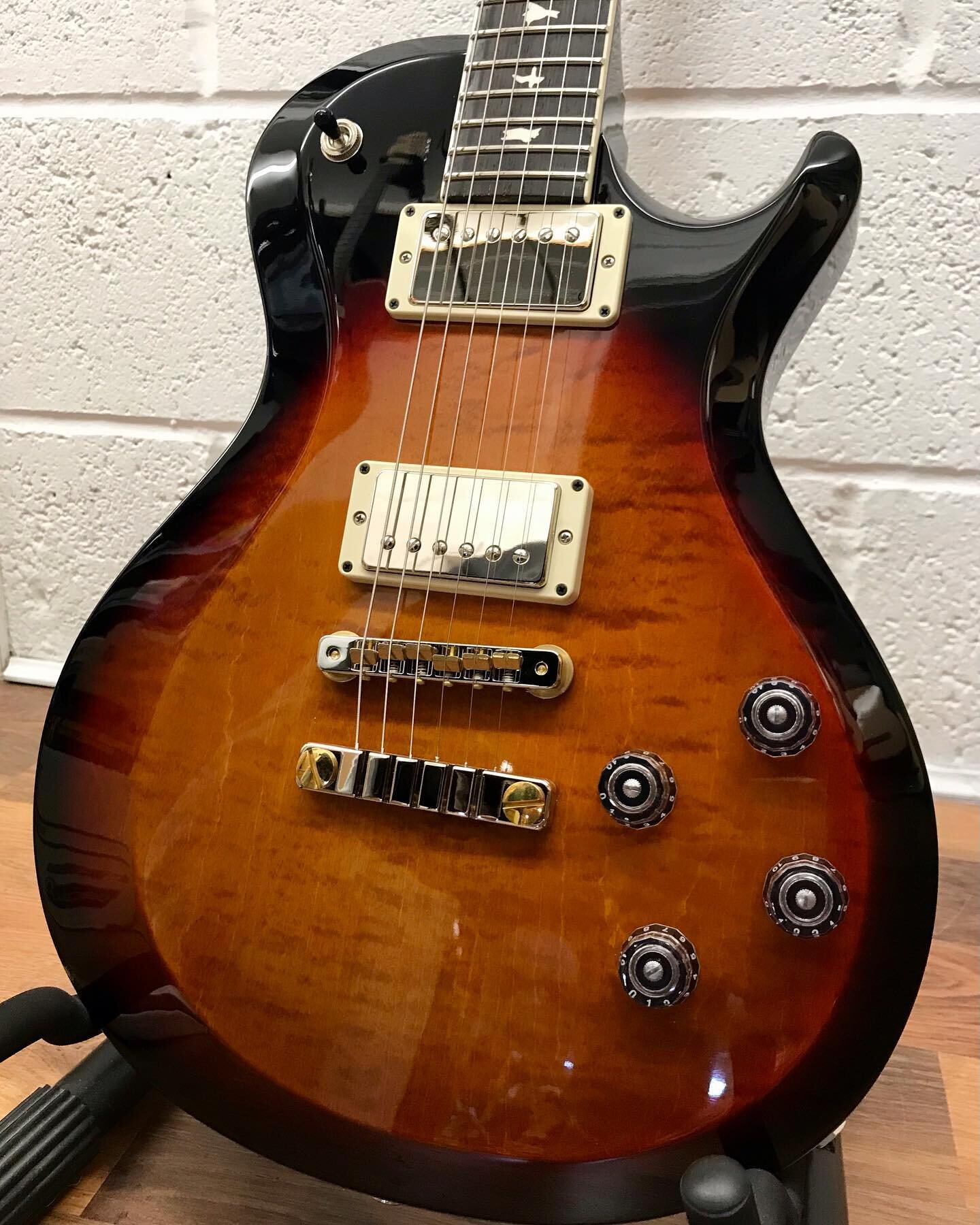 💥Here&rsquo;s the poll winner 💥 
@prsguitars S2 McCarty 594 Custom Colour Black Sunburst.
The first of its kind through our doors 😍 what do you think? We are in love!