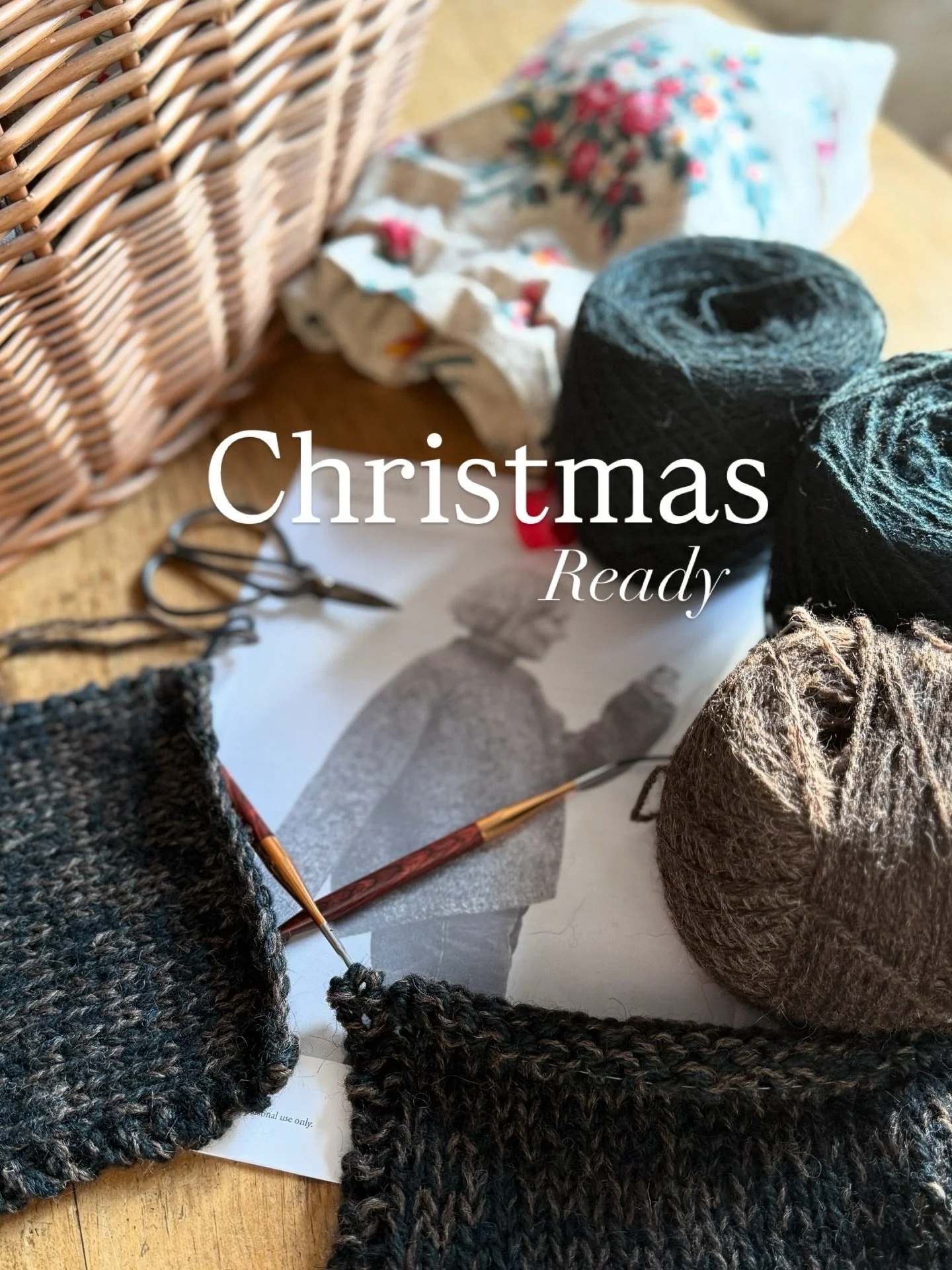 Wherever &amp; however this holiday season finds you, I wish you a peaceful, joyful, cosy time. Thank you for all your support over the year. It means the world to me.
Warmest wishes xxx
Christmas cast on: Jilli Jam sweater by @anneventzel 

#nelliea