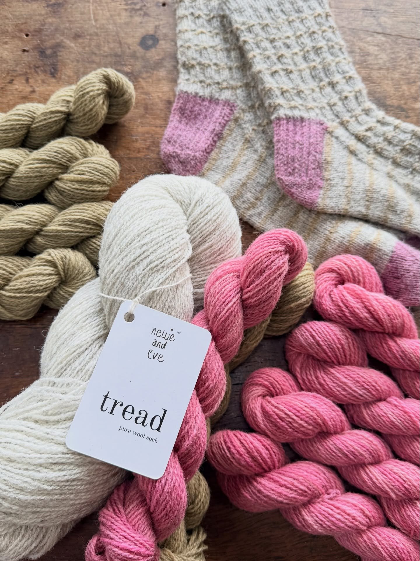 What&rsquo;s coming with me to @the_big_flock_bristol this weekend?
Limited small batches of &lsquo;Tread&rsquo; sock sets 🧦
Project bags naturally dyed with gathered plants 🛍️
This seasons &lsquo;Guest&rsquo; yarn in delicious colour ways 🌸
A new
