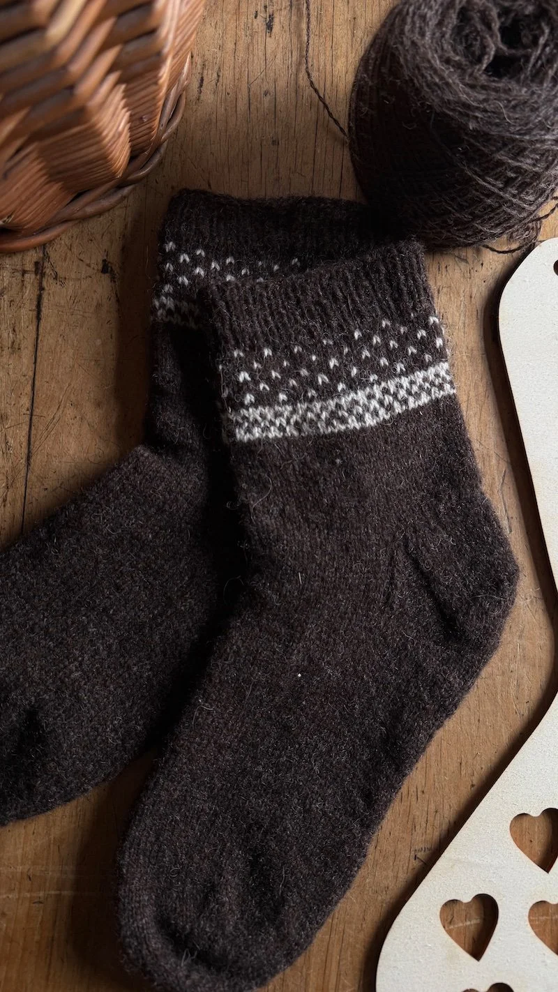 snow_falling_socks_nellie_and_eve_2.jpg (Copy) (Copy) (Copy) (Copy)