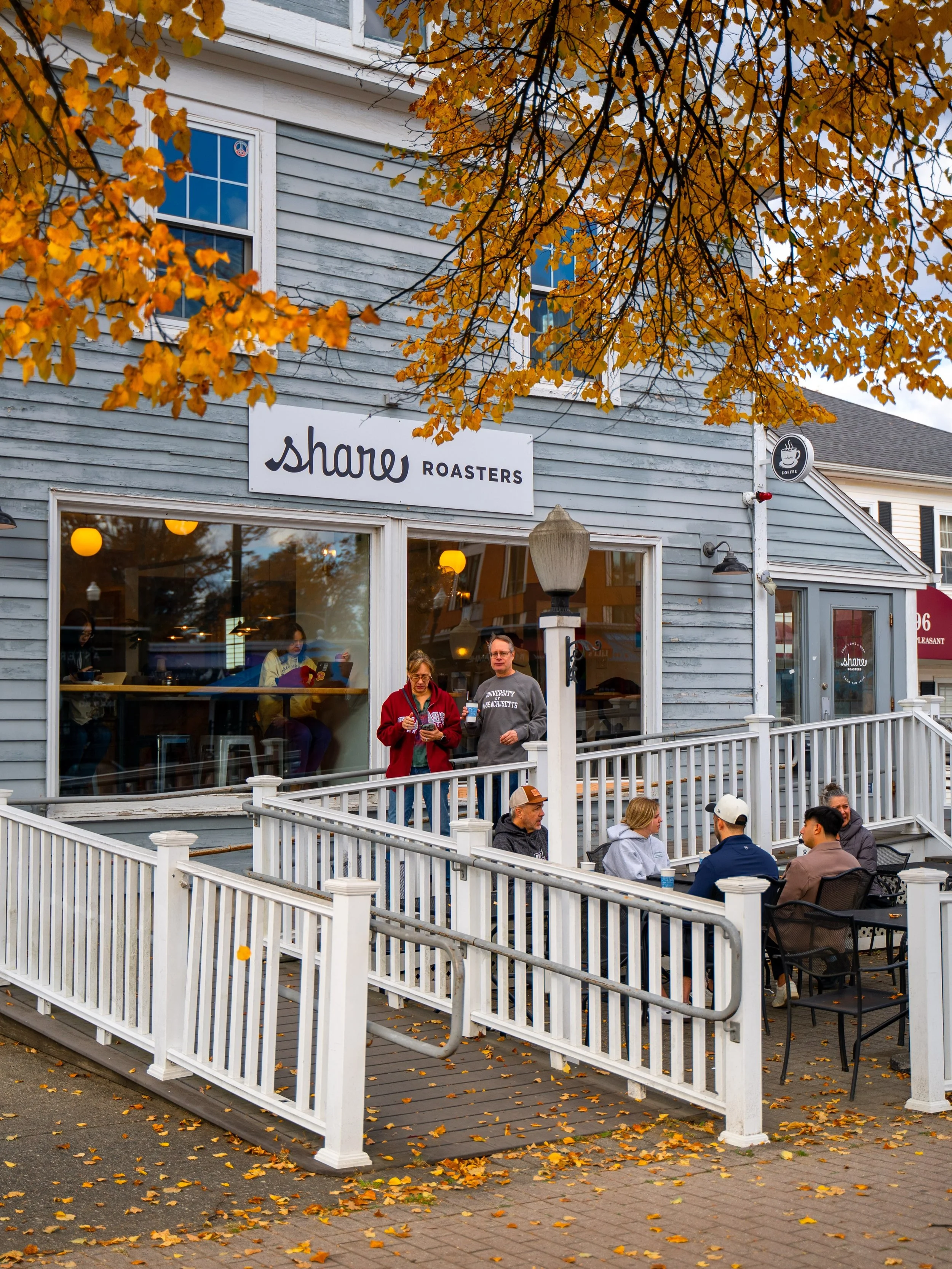 Welcome, UMass families! We love our students! Let them show you their favorite places in Downtown Amherst! 

We welcome you all weekend, but this year @umassdowntown is doing something special! Sunday, October 4, from 10am - 12pm explore downtown wi