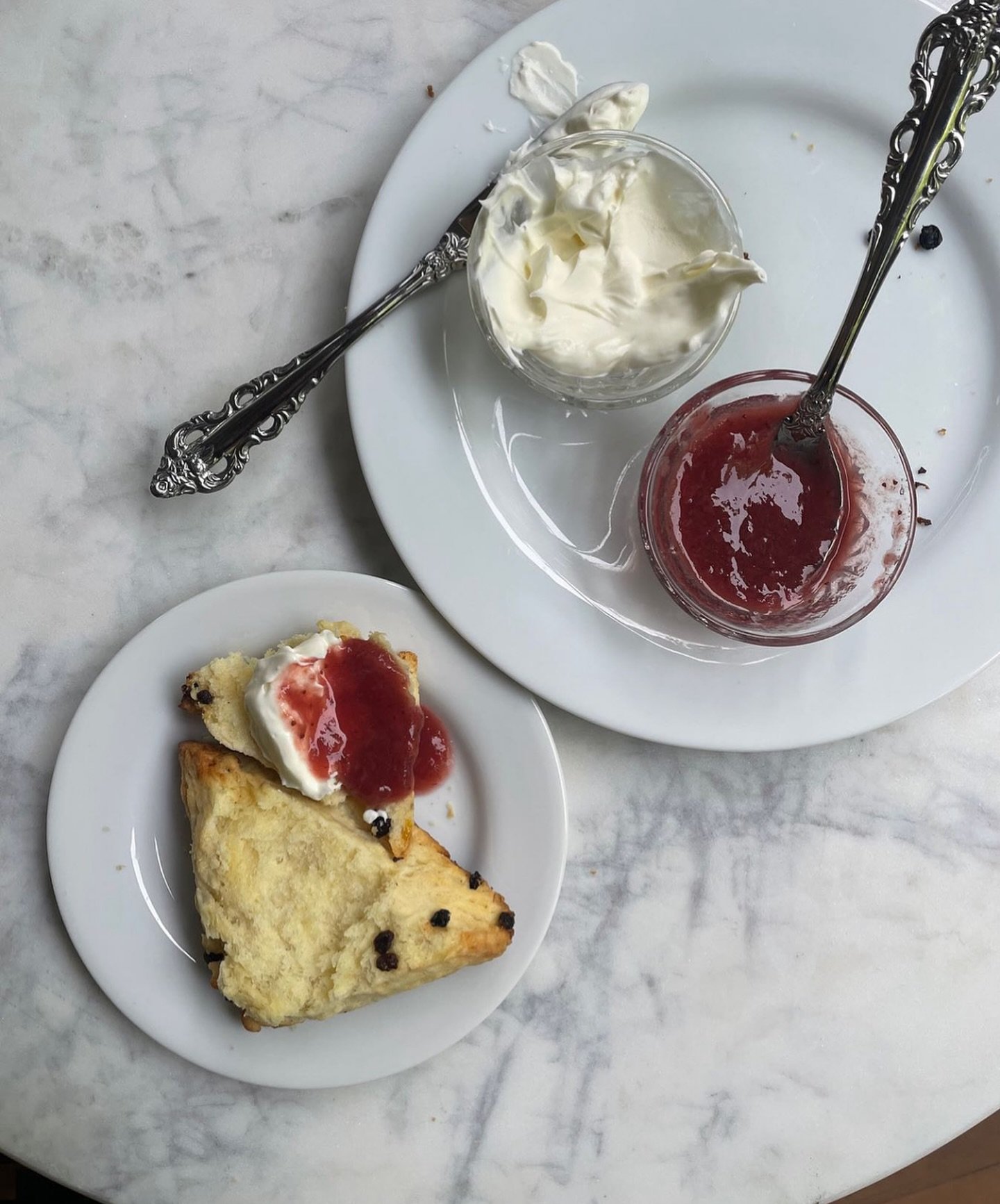 🍓 Can we brag about our Ellerbeck scones for a moment? 
We make a buttery textured dough from scratch and fold in zante currants and lemon zest. Then we serve with house-made clotted cream and strawberry preserves for a pastry experience that can on