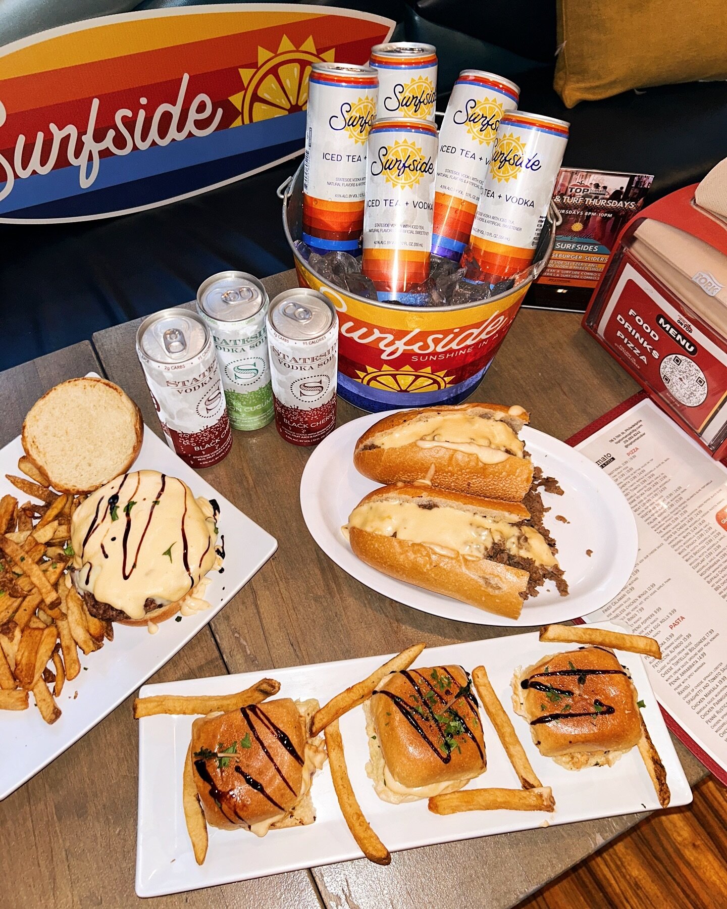 Surf &amp; Turf Specials! $7 Surfsides &amp; all @statesidevodka products, $7 Sliders, $14.99 Cheesesteak/Surfside Combo! 8-10pm Thursdays! 🏄 
.
.
.
#toptomato #philly #sportsbars #philadelphia #statesidevodka #surfside #centercity #happyhour #thurs